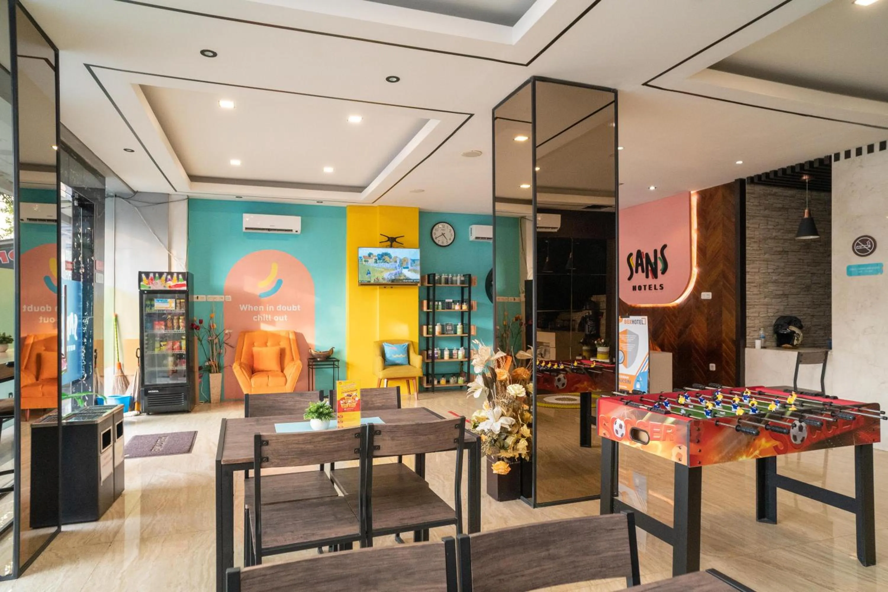 Lobby or reception in Sans Hotel Kupang Indah Surabaya