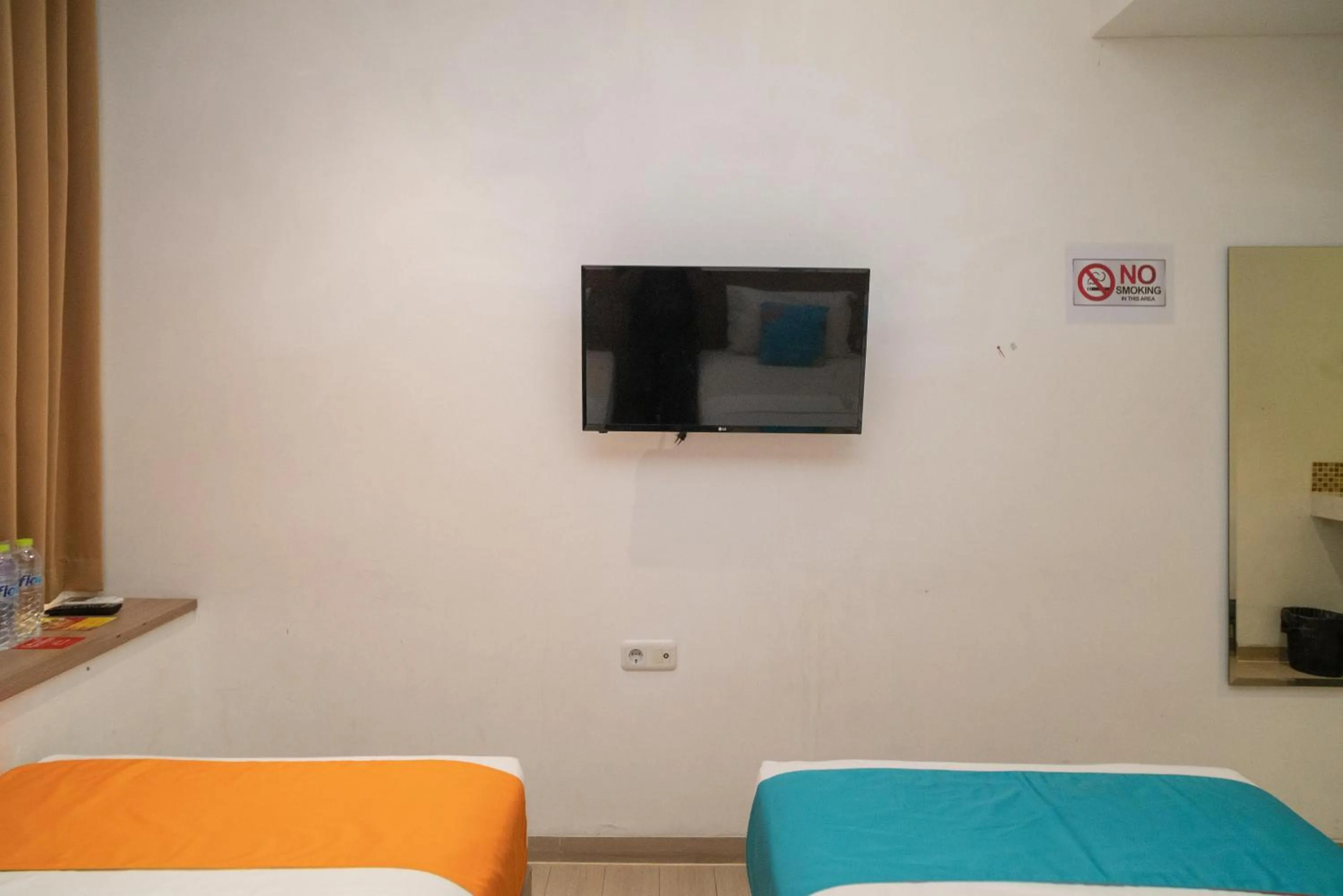 Bedroom in Sans Hotel Kupang Indah Surabaya