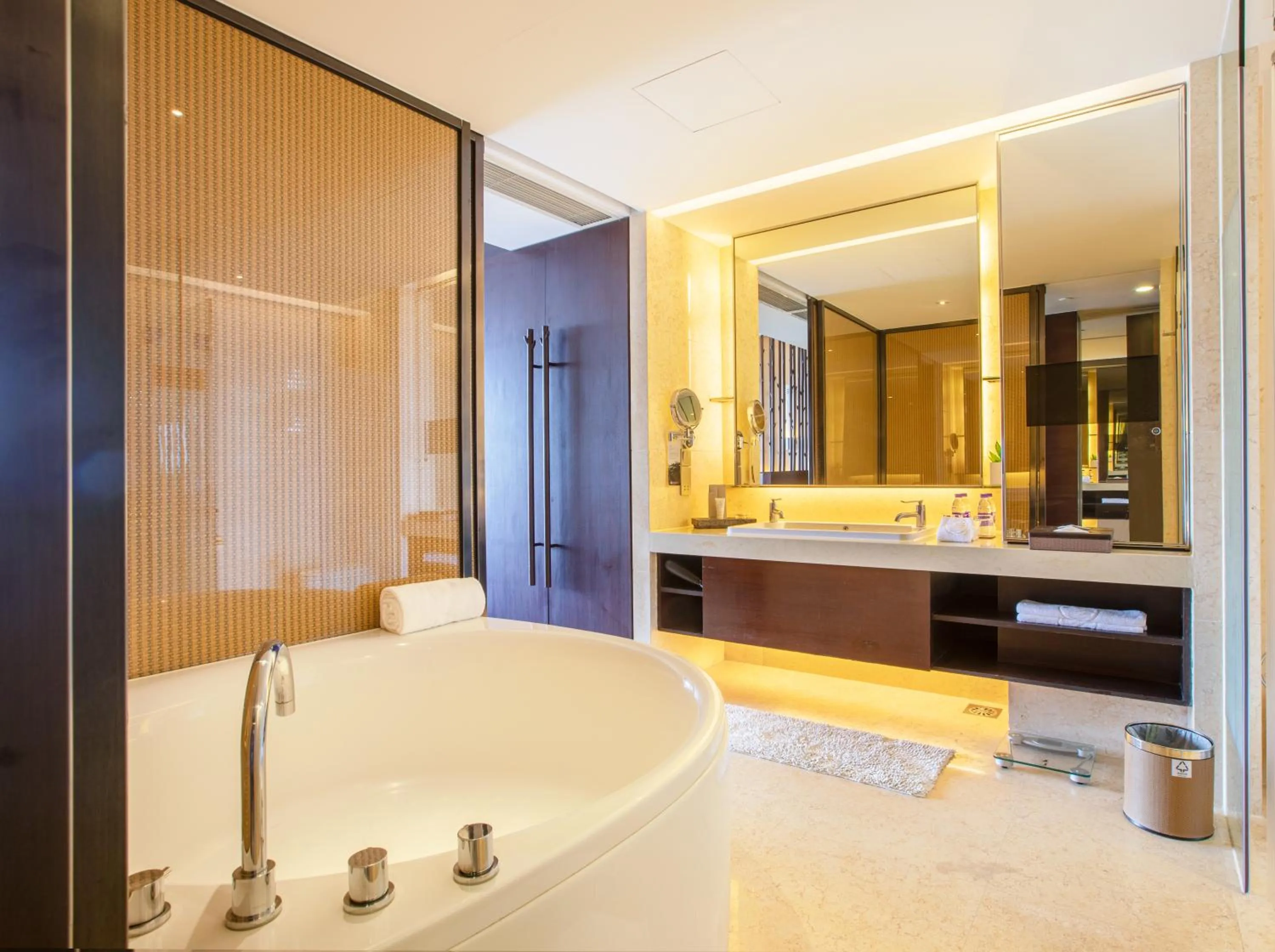 Deluxe Room - King in Mission Hills Resort Haikou