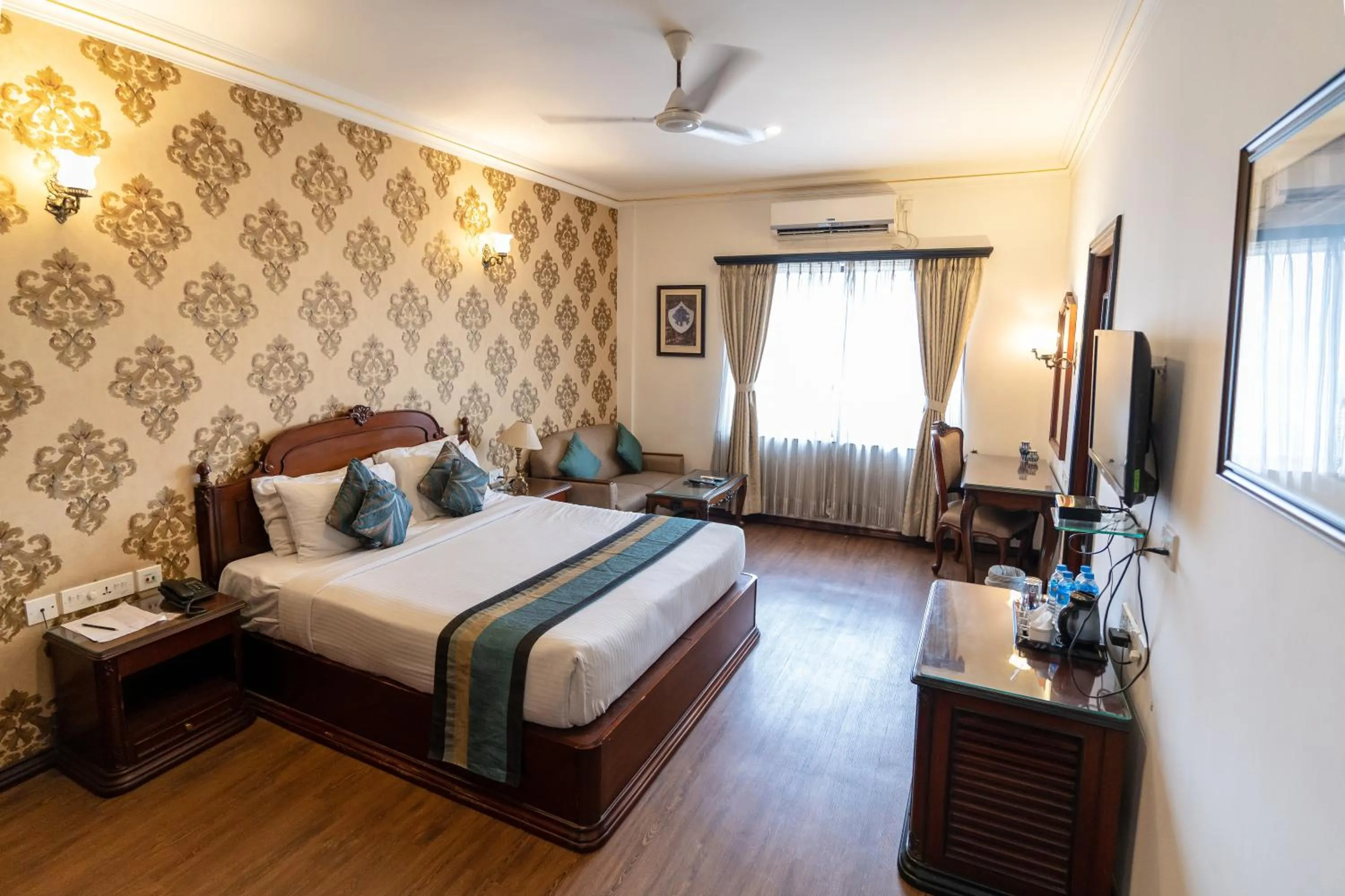 Bedroom, Bed in The Lindsay