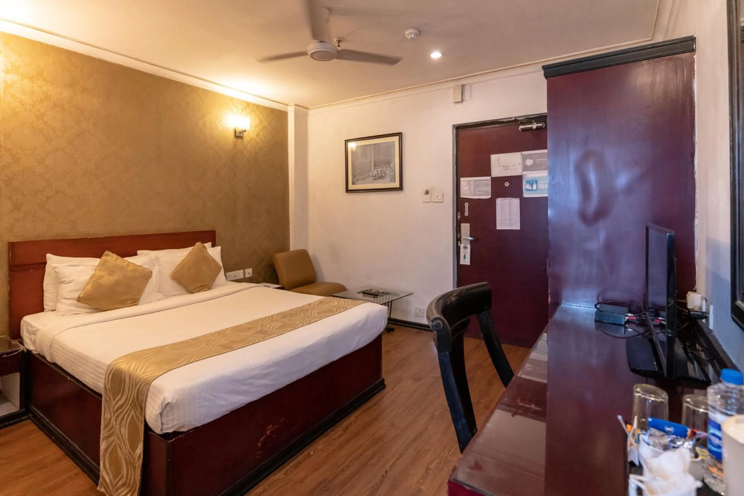 Bedroom, Bed in The Lindsay