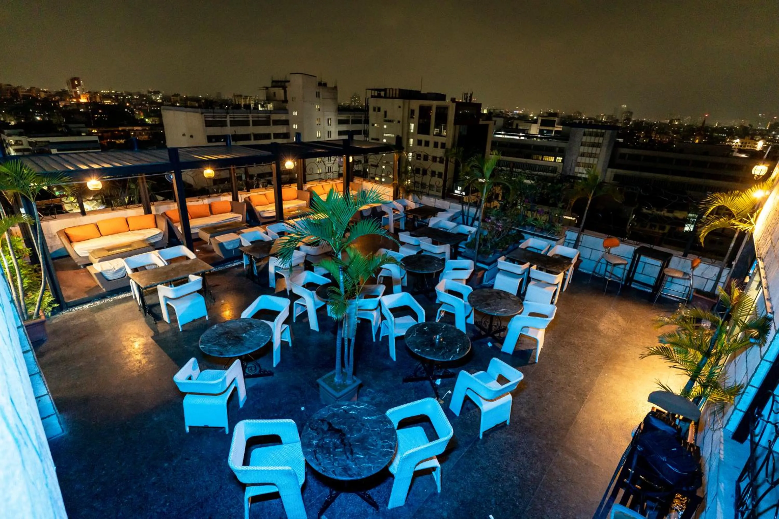 Lounge or bar in The Lindsay