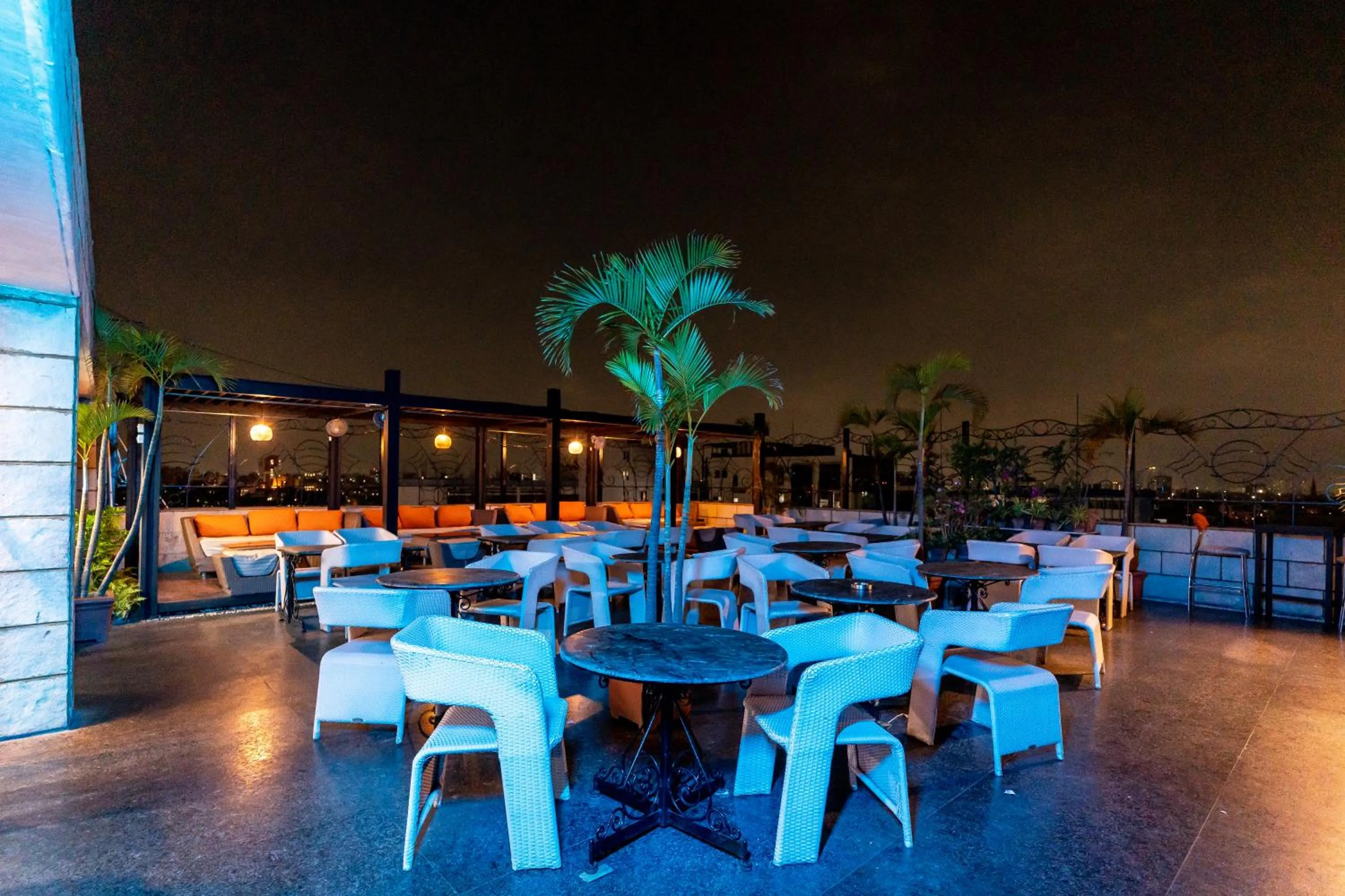 Restaurant/places to eat in The Lindsay