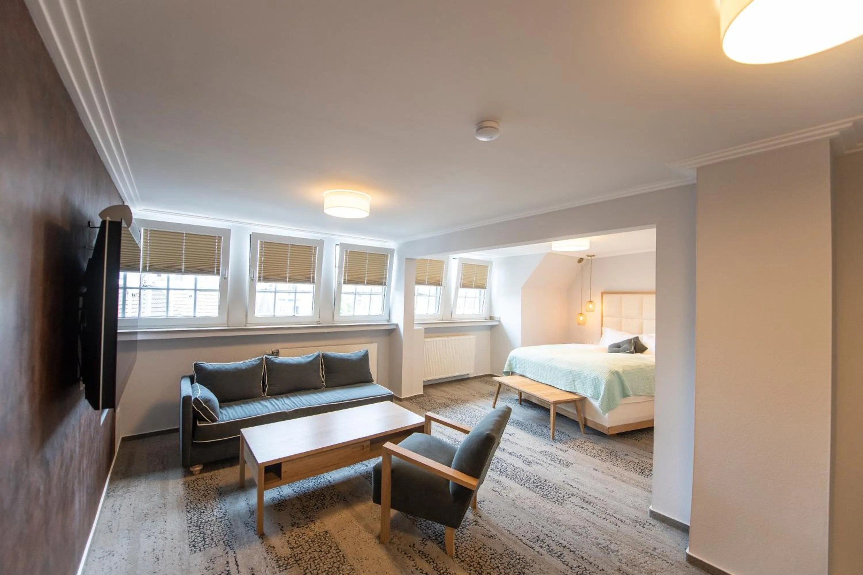 Seating area, Bed in Ratshotel