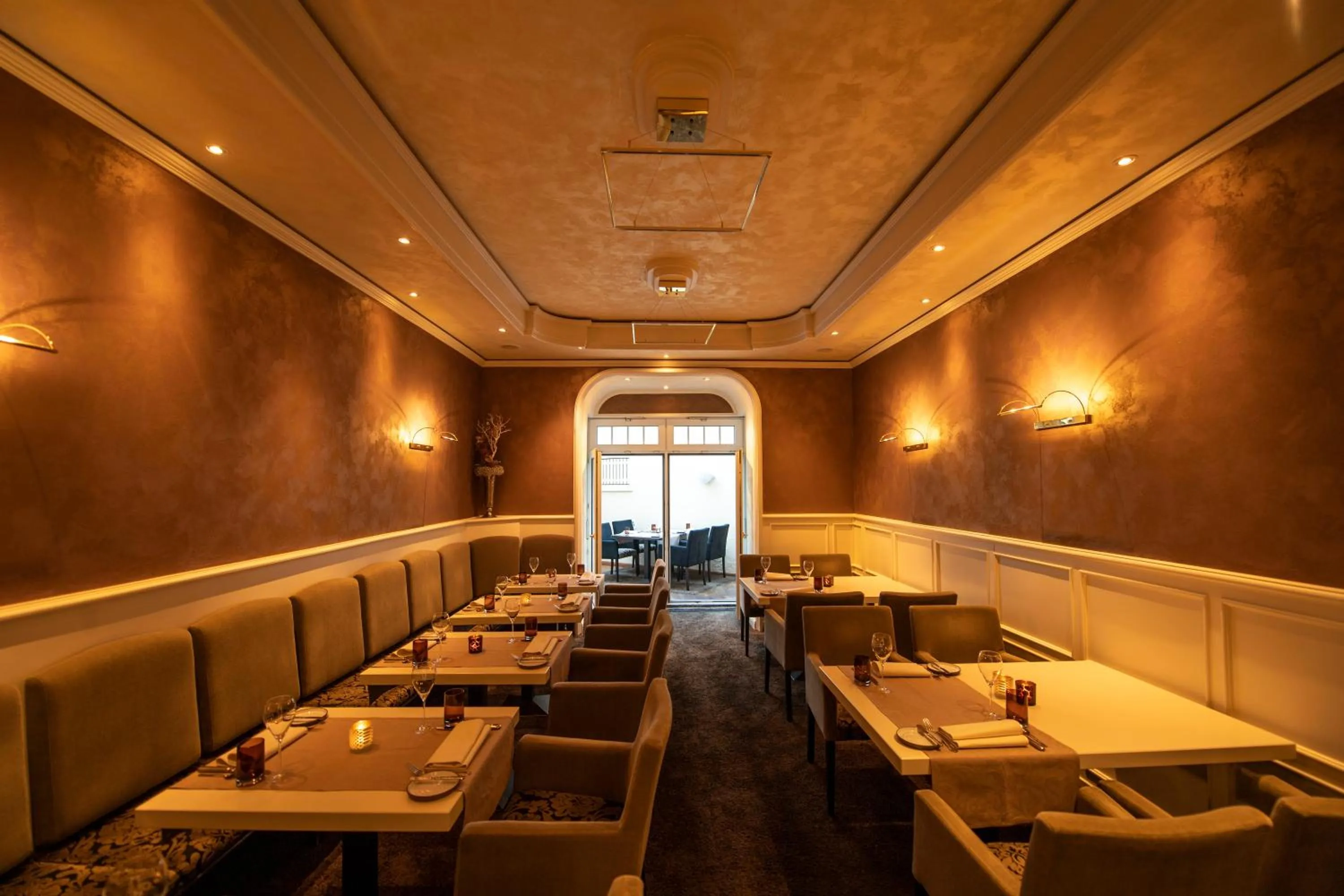 Restaurant/places to eat in Ratshotel