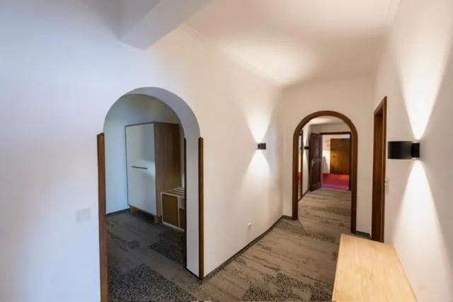 Photo of the whole room, Bed in Ratshotel