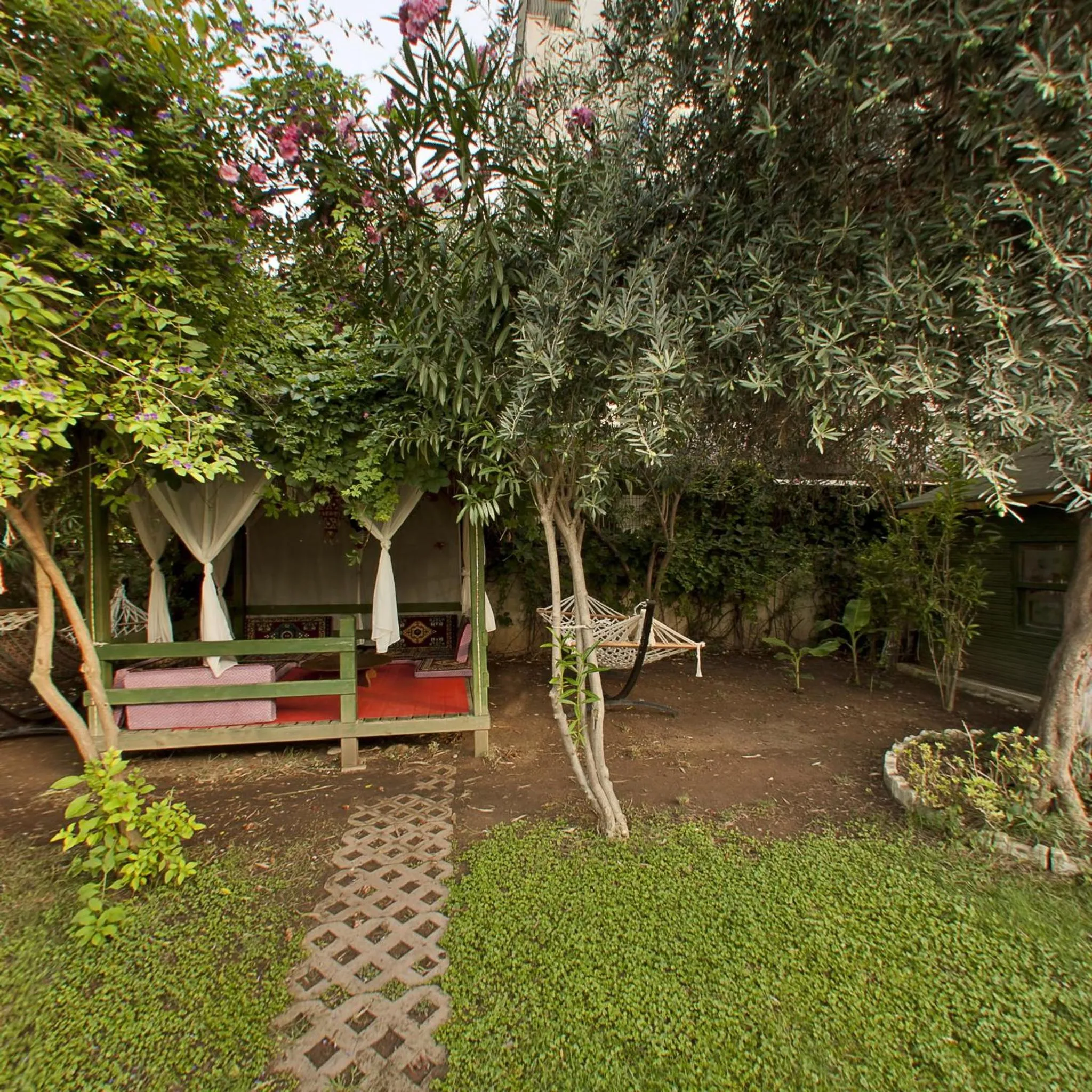 Garden in Lims Bona Dea Beach Hotel
