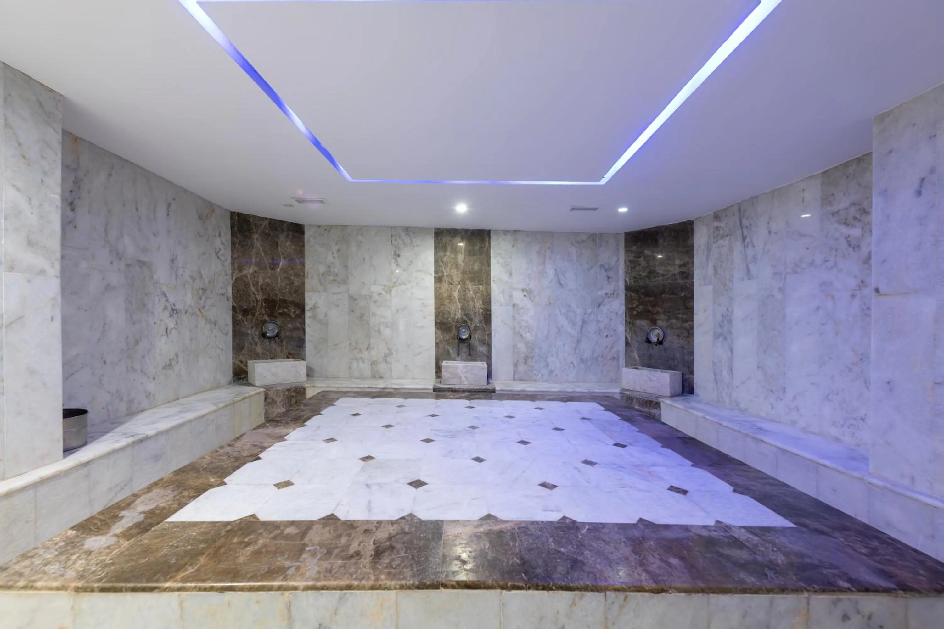 Public Bath in Lims Bona Dea Beach Hotel