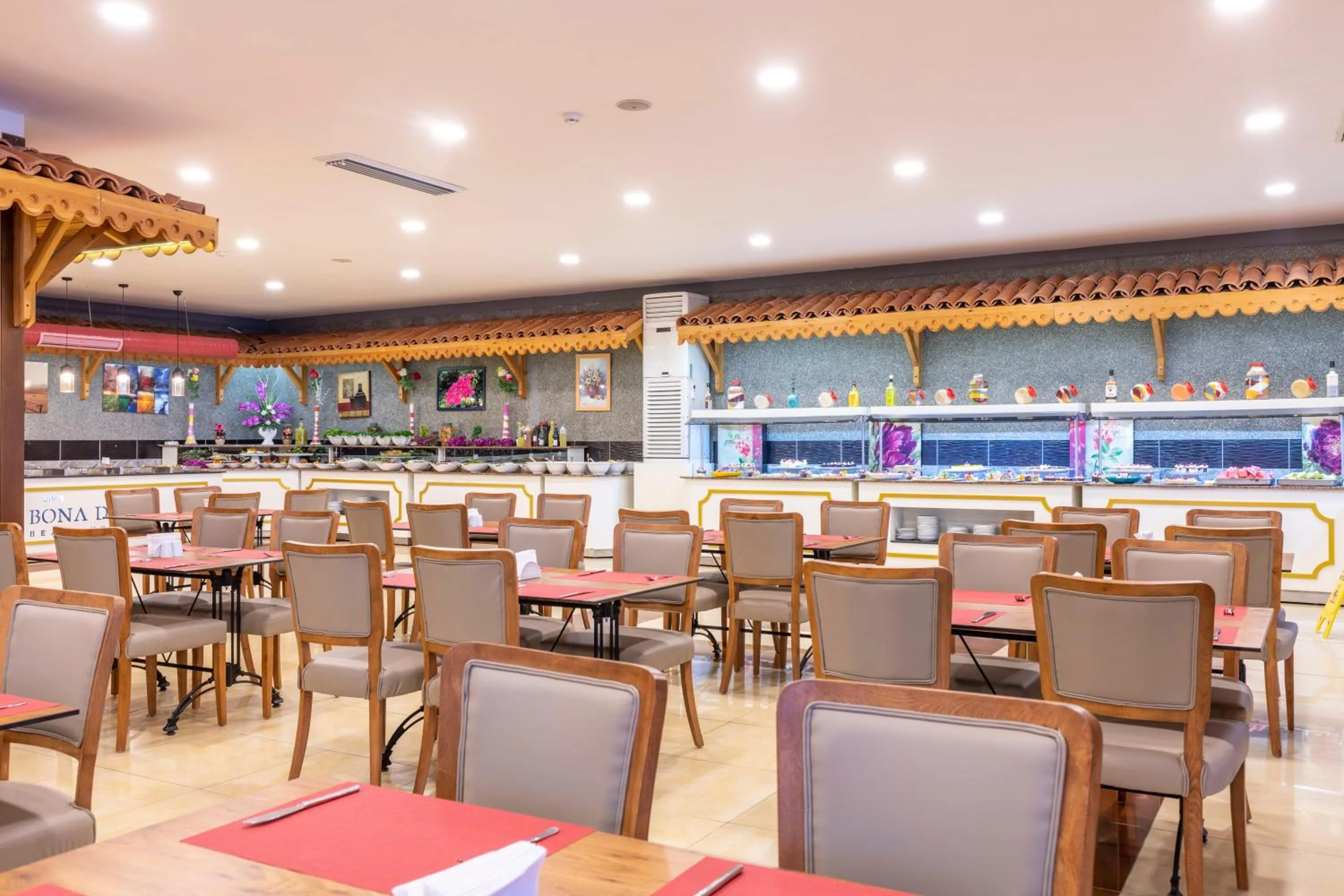 Restaurant/places to eat in Lims Bona Dea Beach Hotel