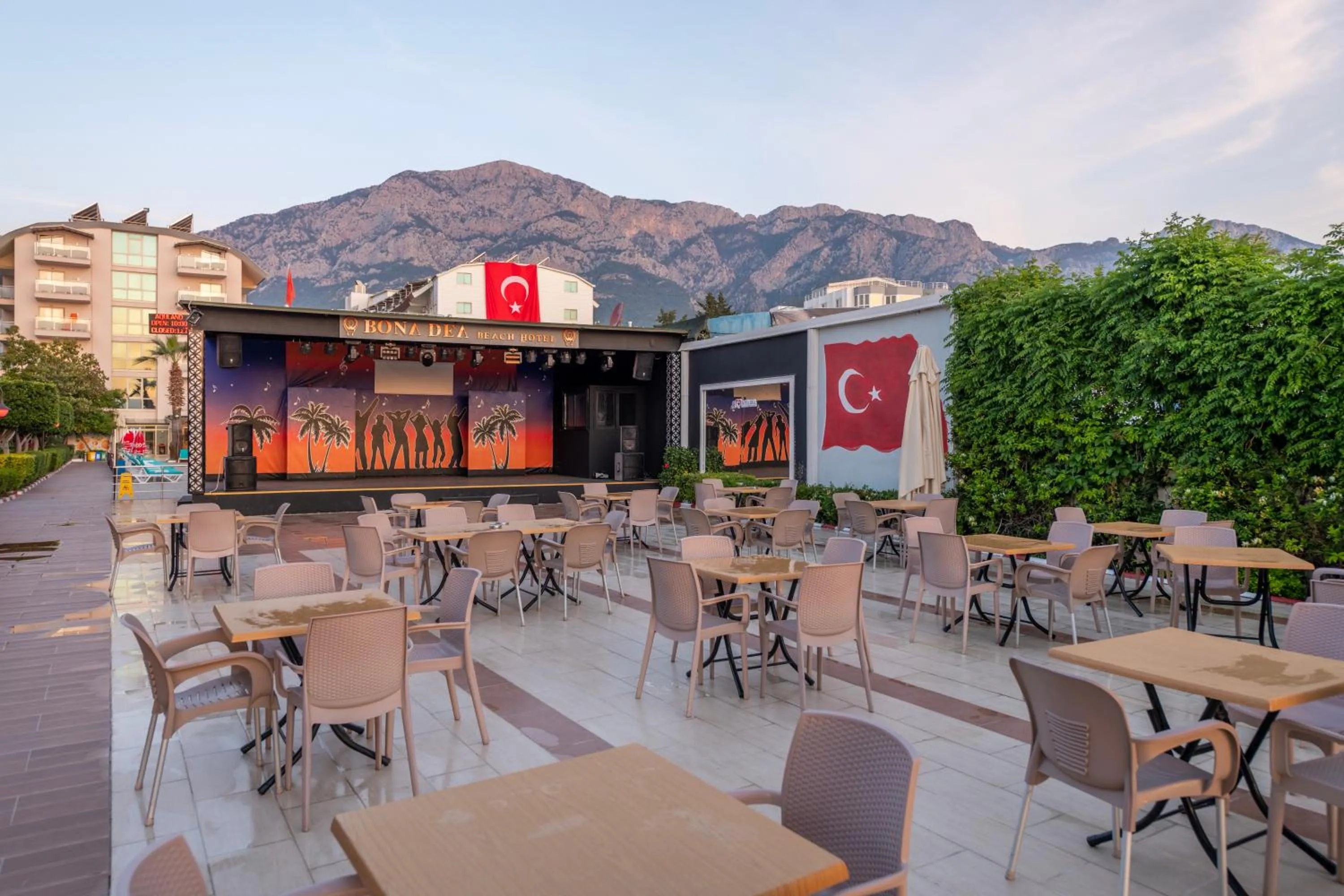 Nightclub / DJ in Lims Bona Dea Beach Hotel