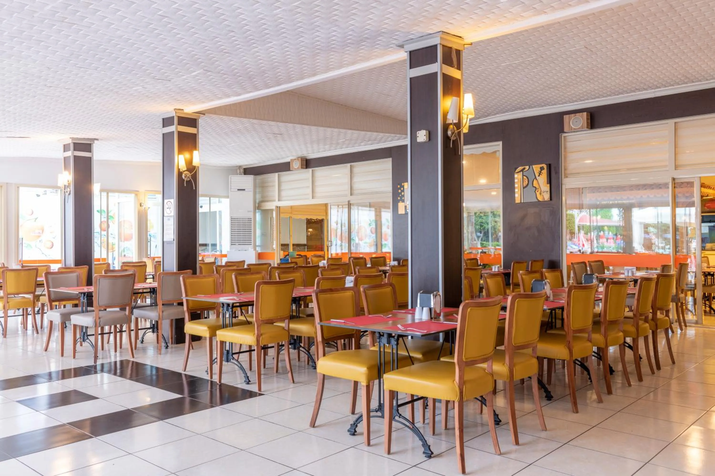 Restaurant/places to eat in Lims Bona Dea Beach Hotel