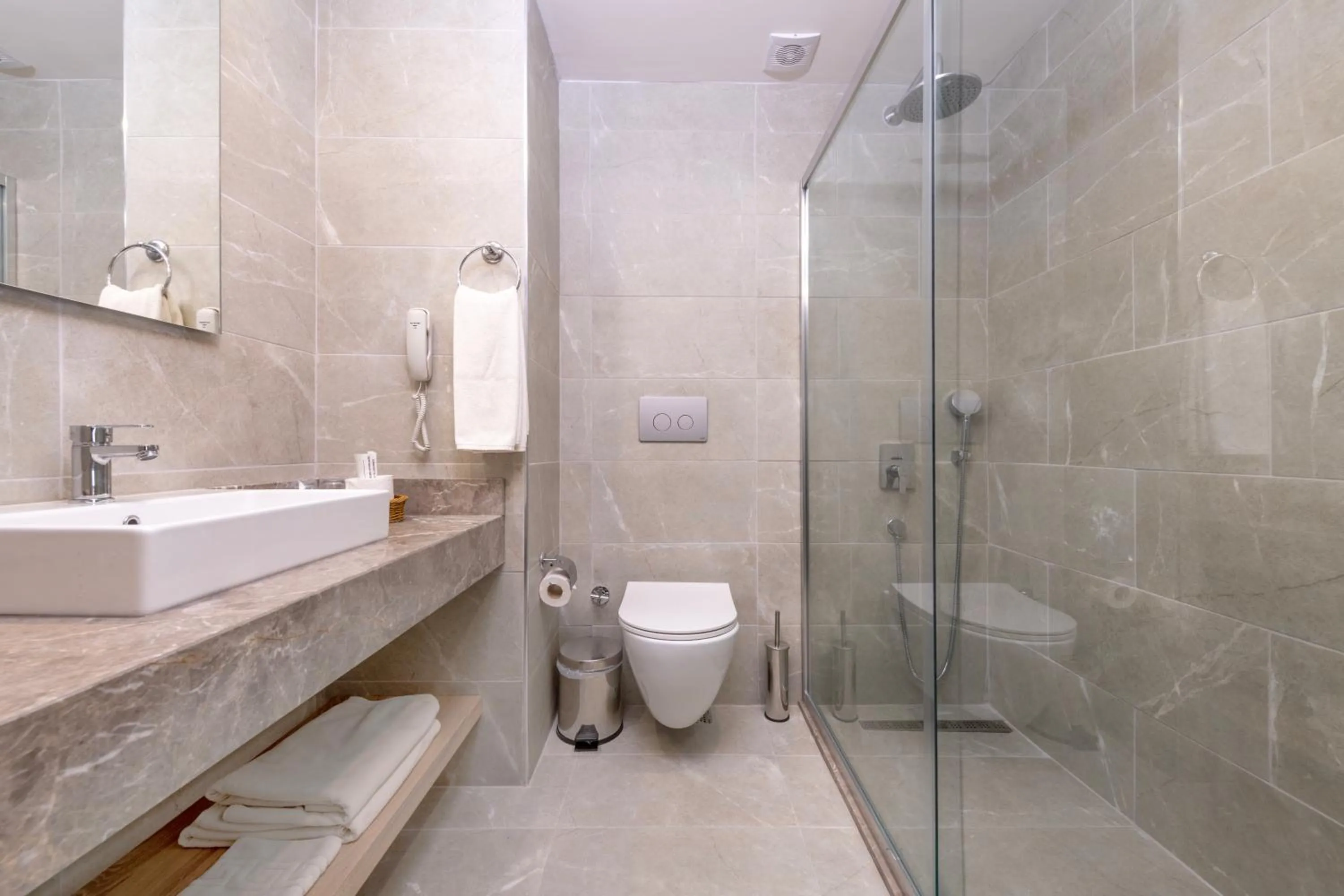 Shower in Lims Bona Dea Beach Hotel