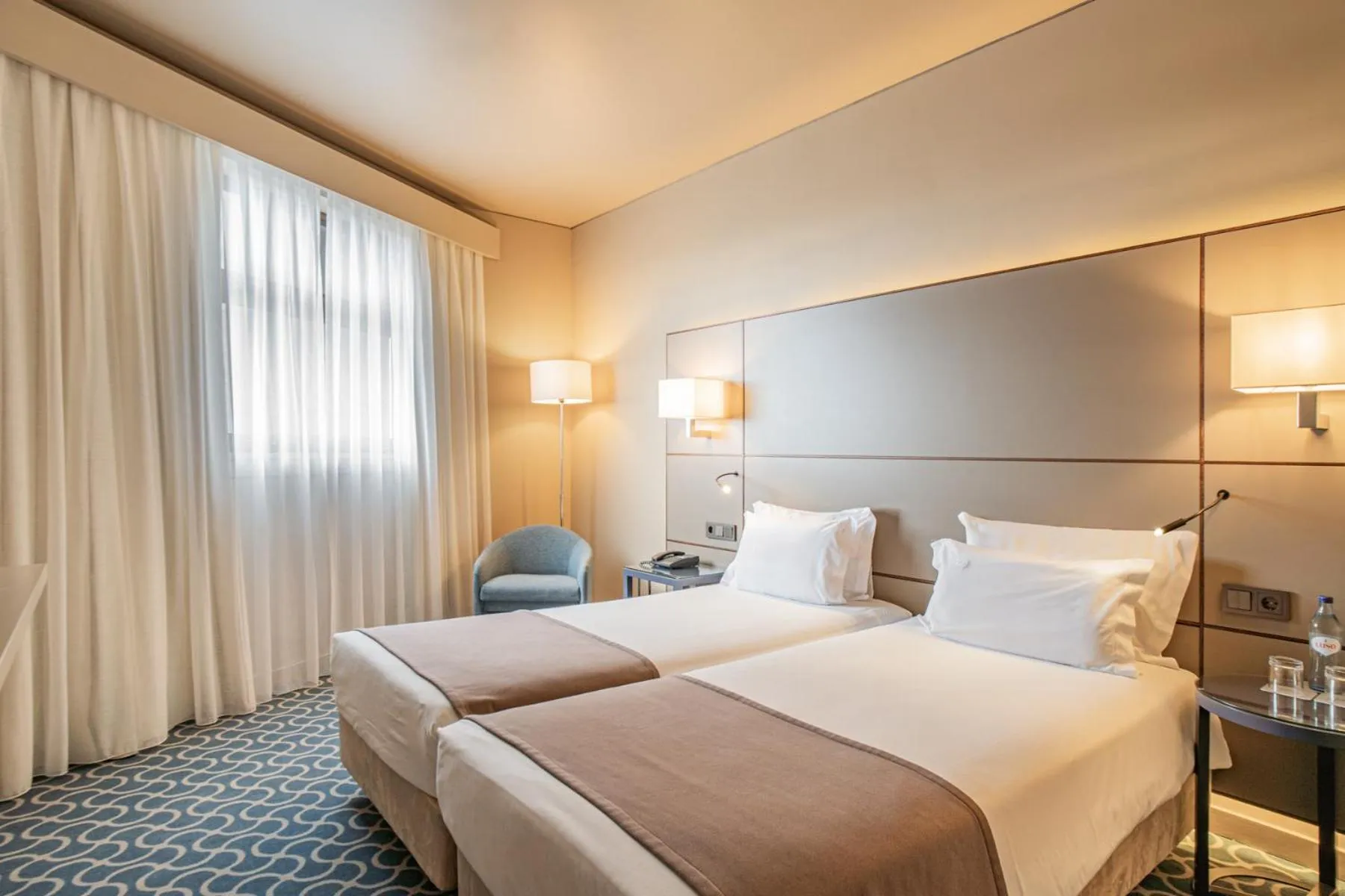 Bedroom, Bed in Hotel Dom Henrique - Downtown