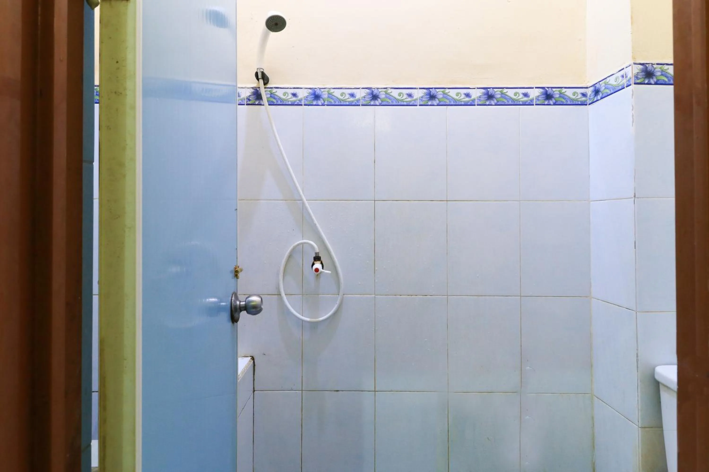 Shower in Hotel Erysa Juanda