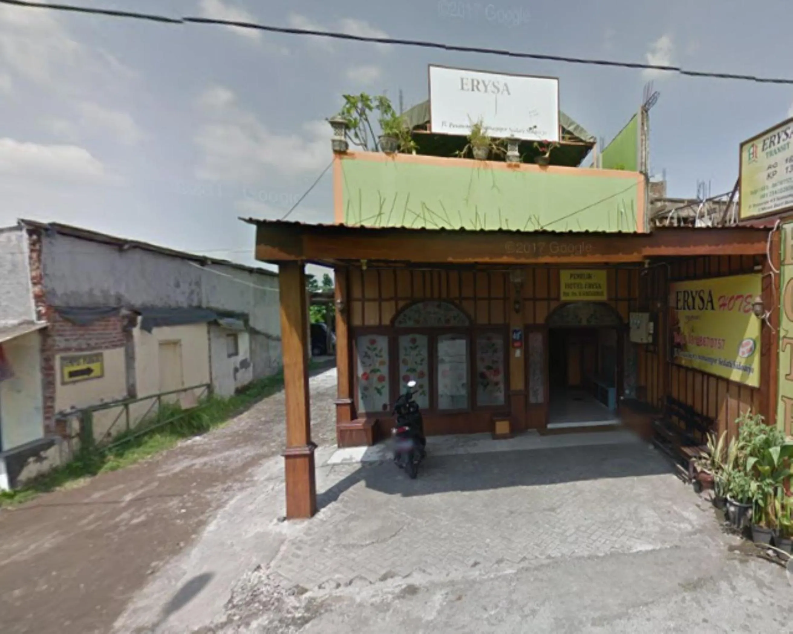 Parking in Hotel Erysa Juanda