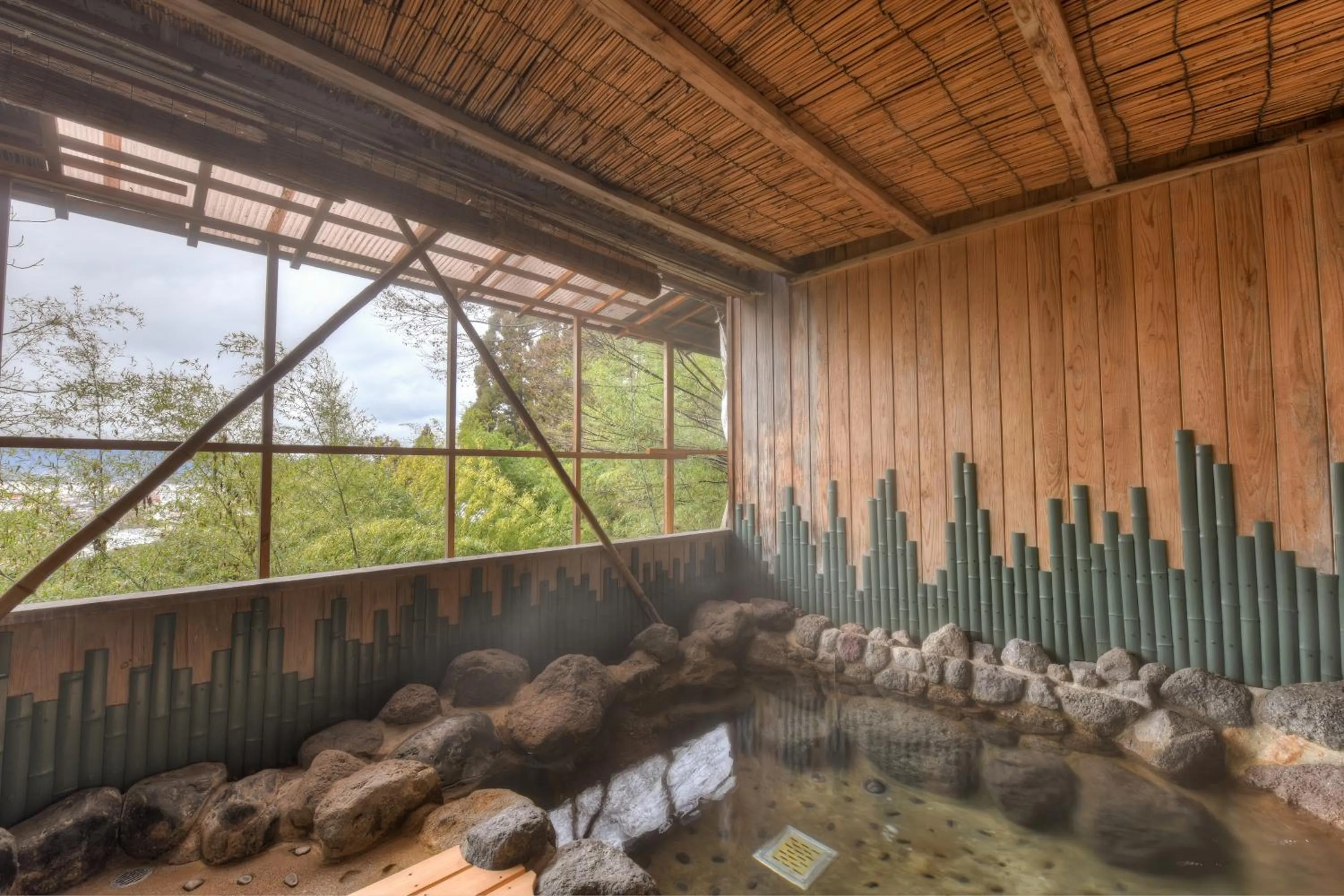 Area and facilities in Hidatakayama Futarishizuka Hakuun