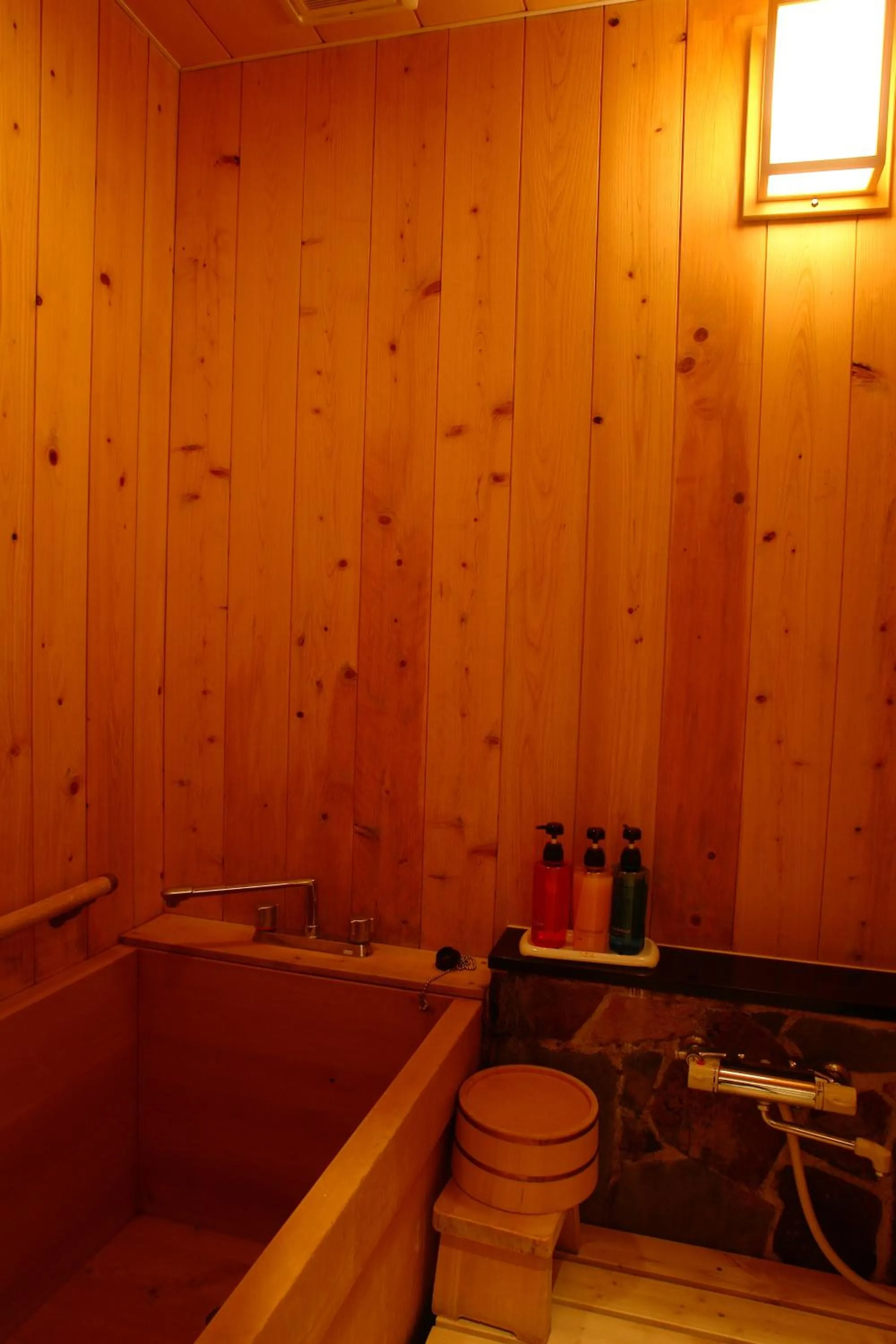 Bathroom in Hidatakayama Futarishizuka Hakuun