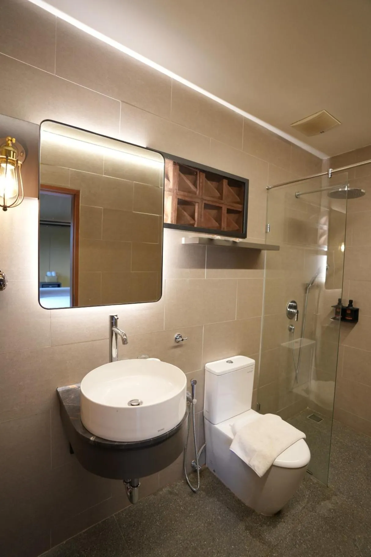 Shower in JSI Resort Megamendung