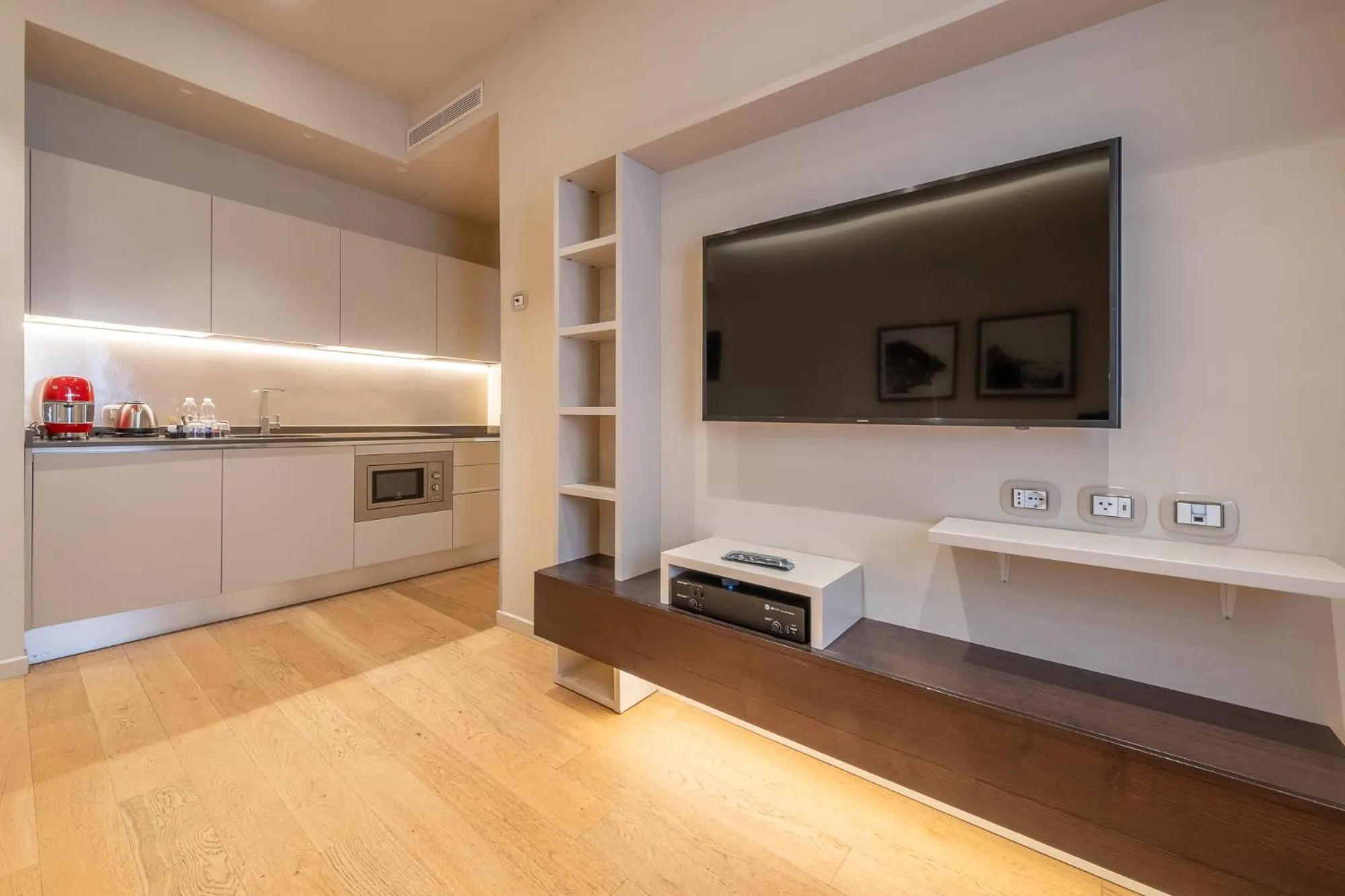 TV and multimedia in Oriana Homèl Verona