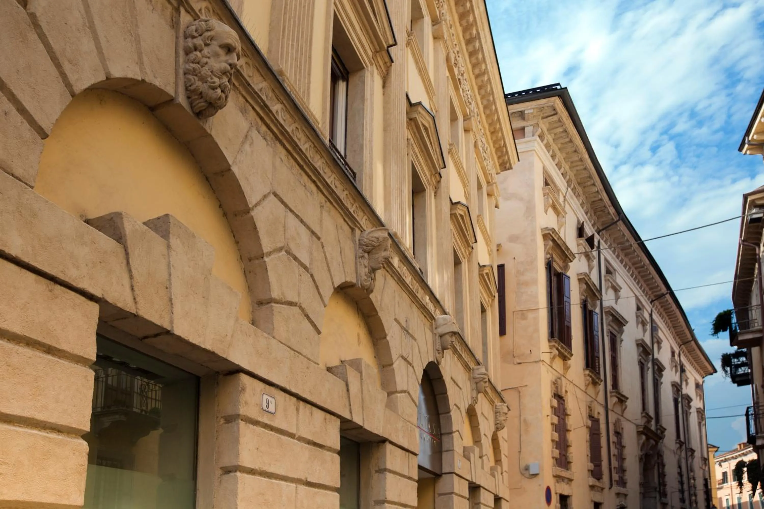 Property building in Oriana Homèl Verona