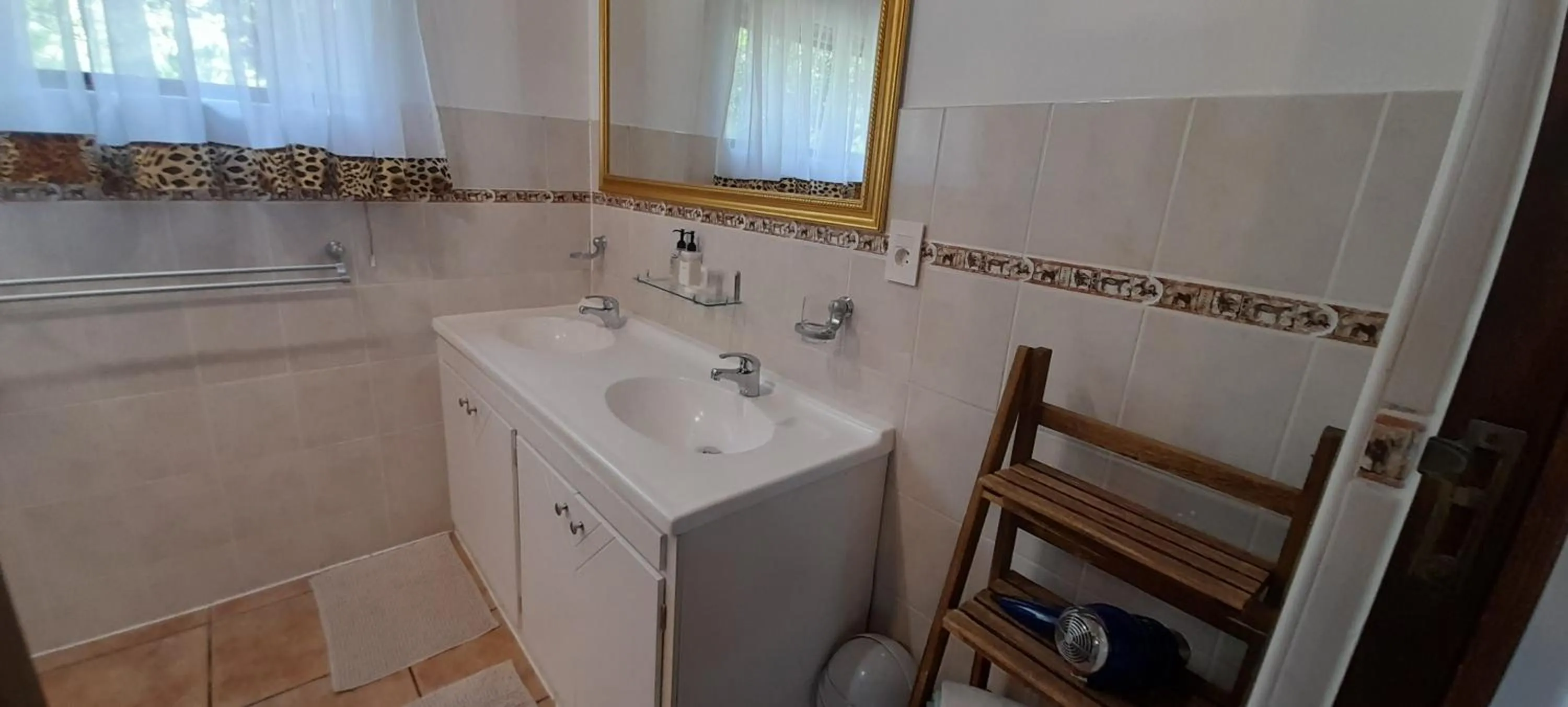 Easy Five Guest House