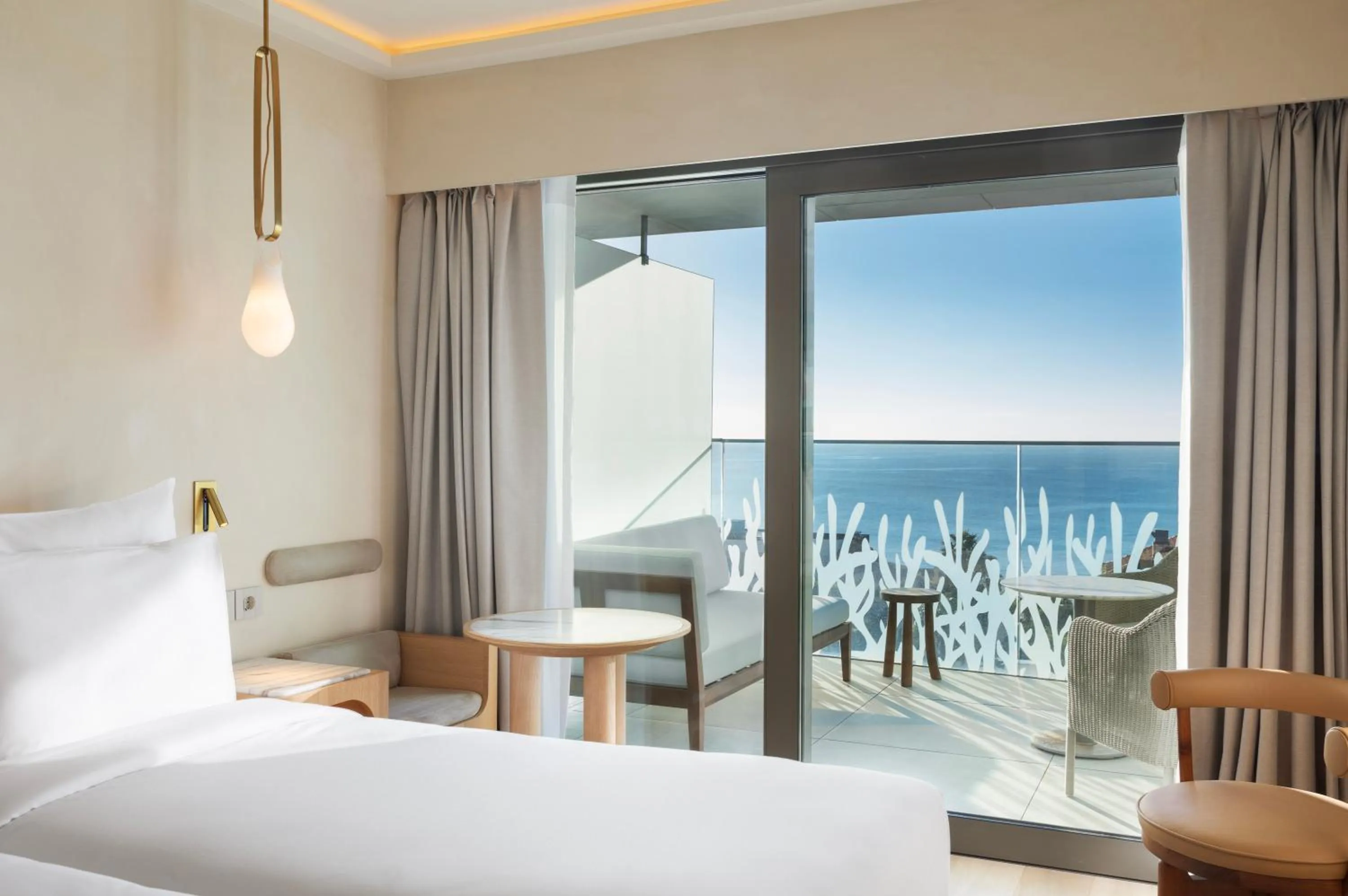 View (from property/room), Bed in EVOLUTION Cascais-Estoril Hotel