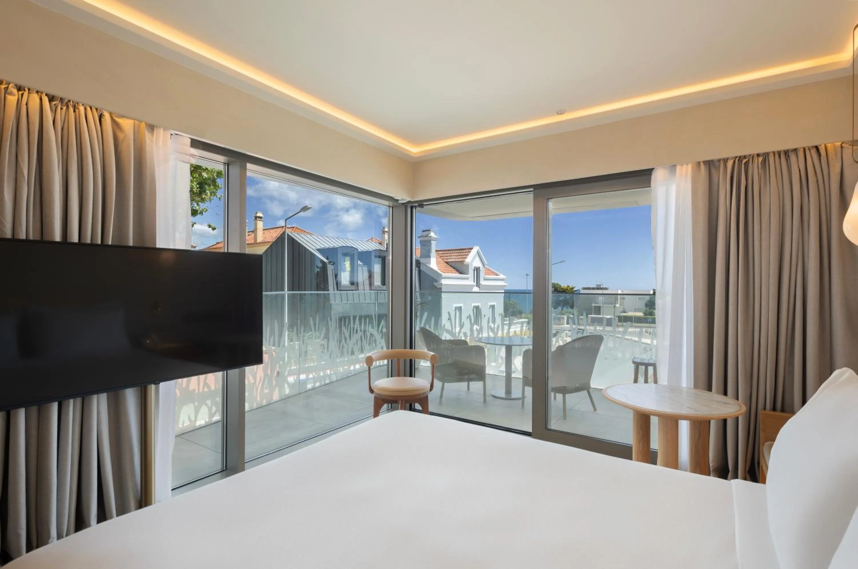 View (from property/room), Bed in EVOLUTION Cascais-Estoril Hotel