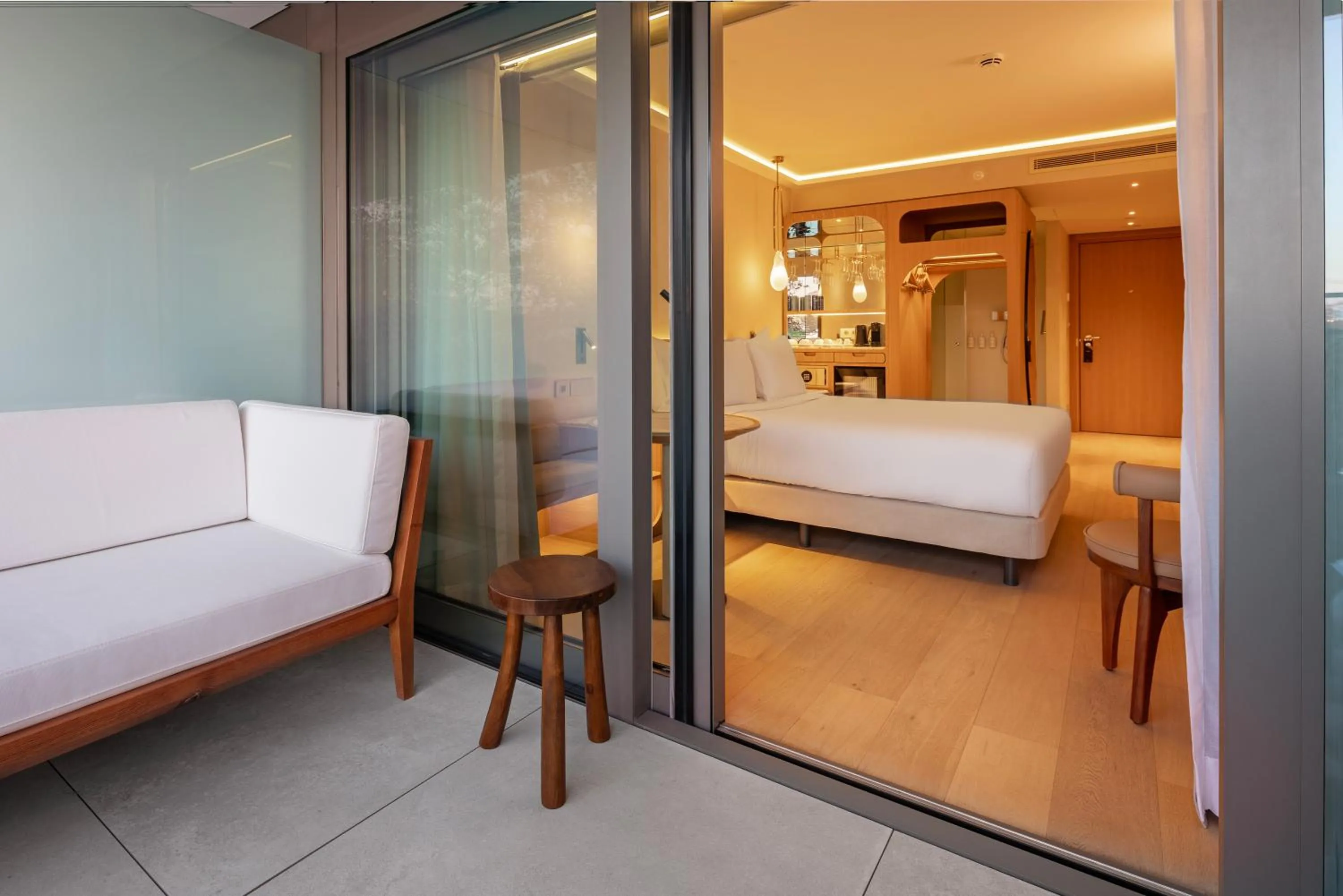 Balcony/Terrace, Bed in EVOLUTION Cascais-Estoril Hotel