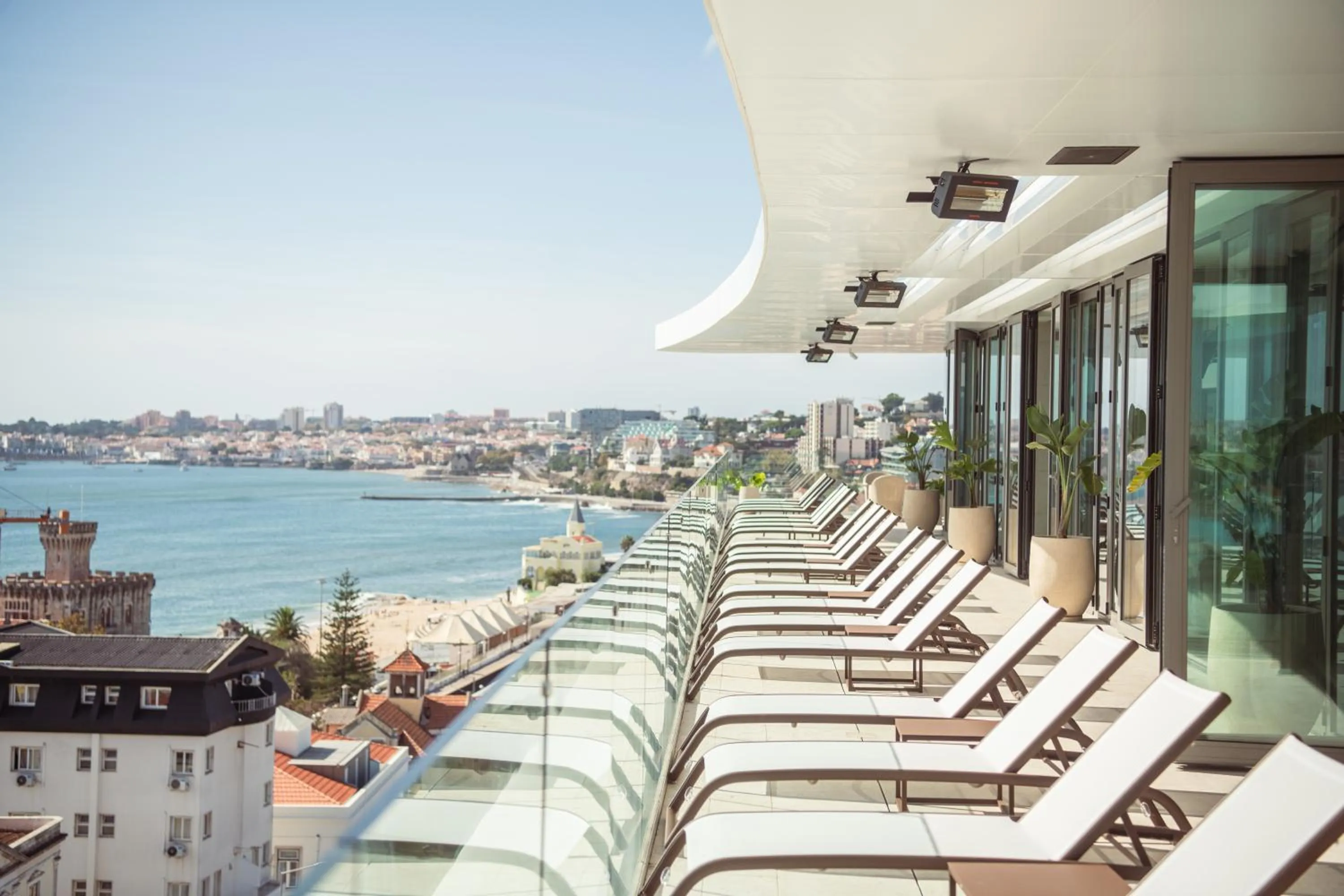 sunbed in EVOLUTION Cascais-Estoril Hotel