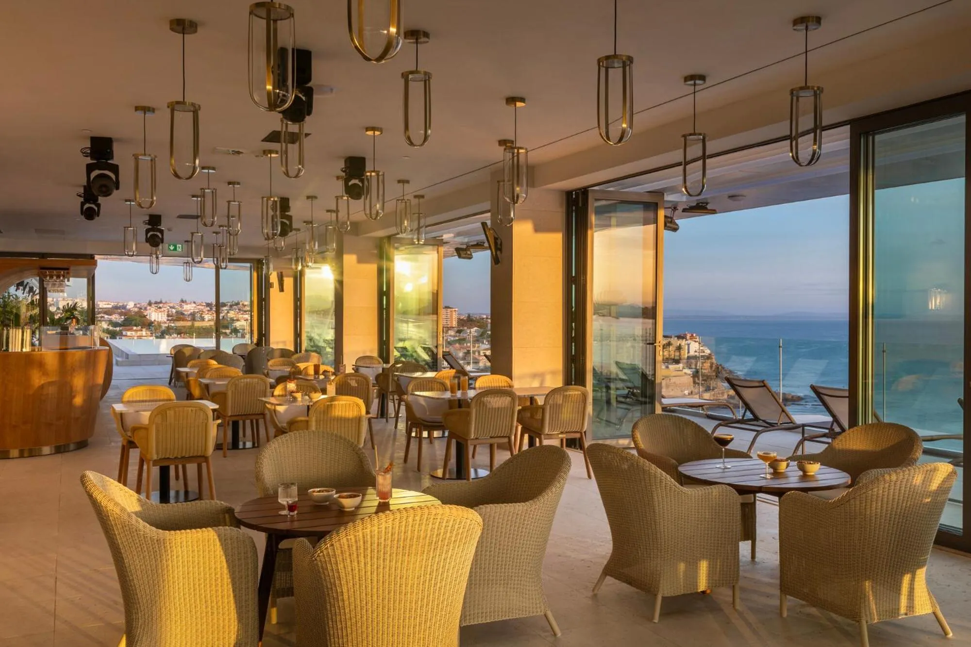 Restaurant/places to eat in EVOLUTION Cascais-Estoril Hotel