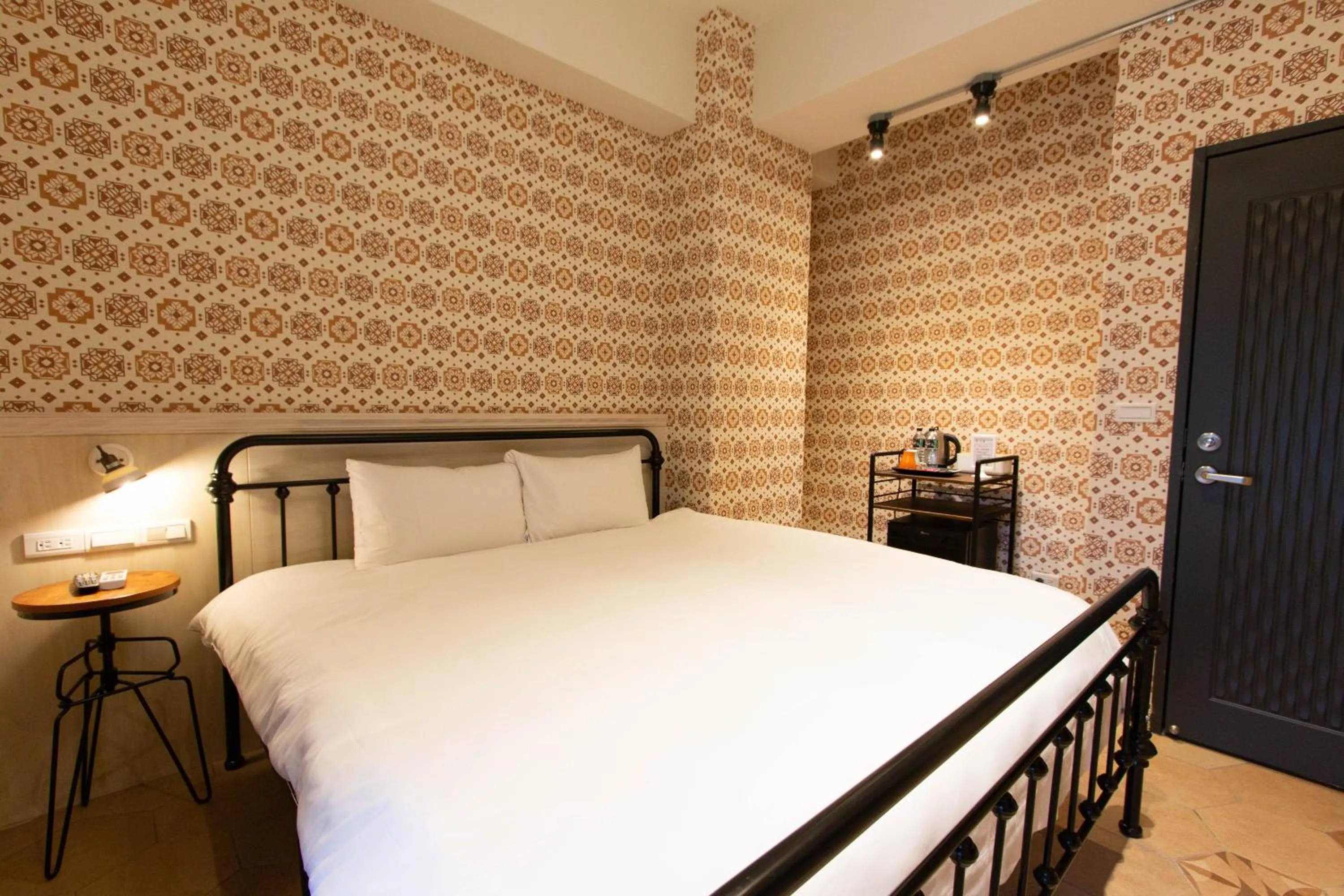 Photo of the whole room in Love Inn