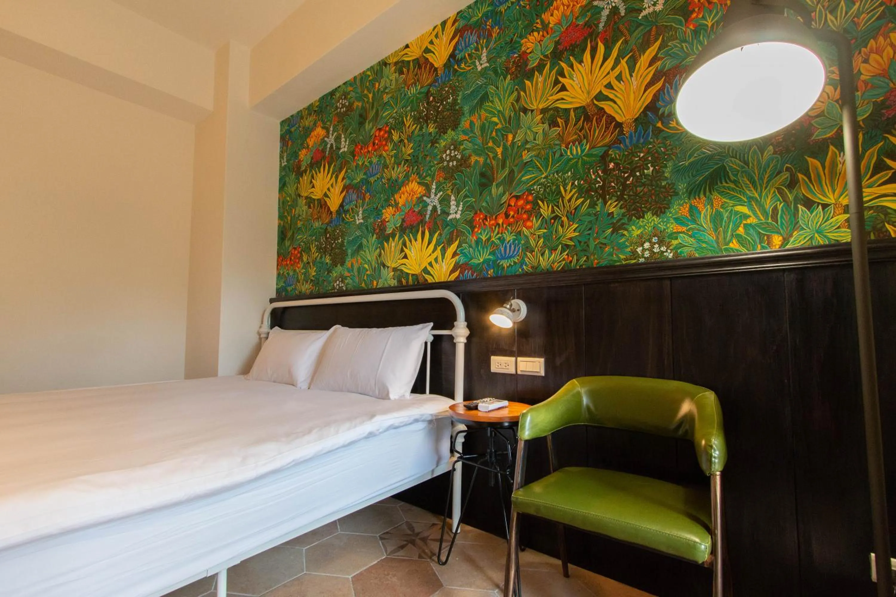 Photo of the whole room in Love Inn