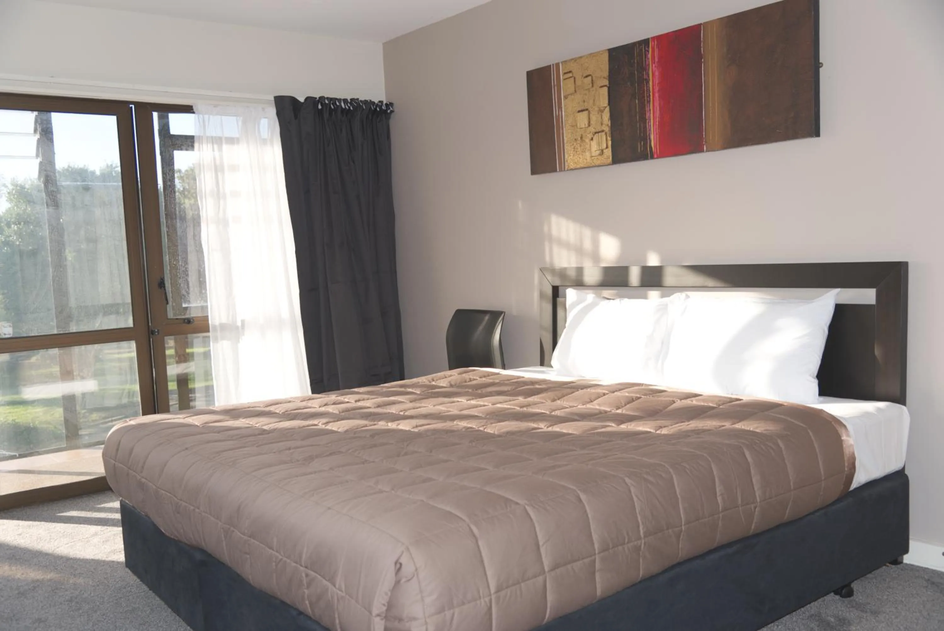 Bed in Aotea Lodge Porirua