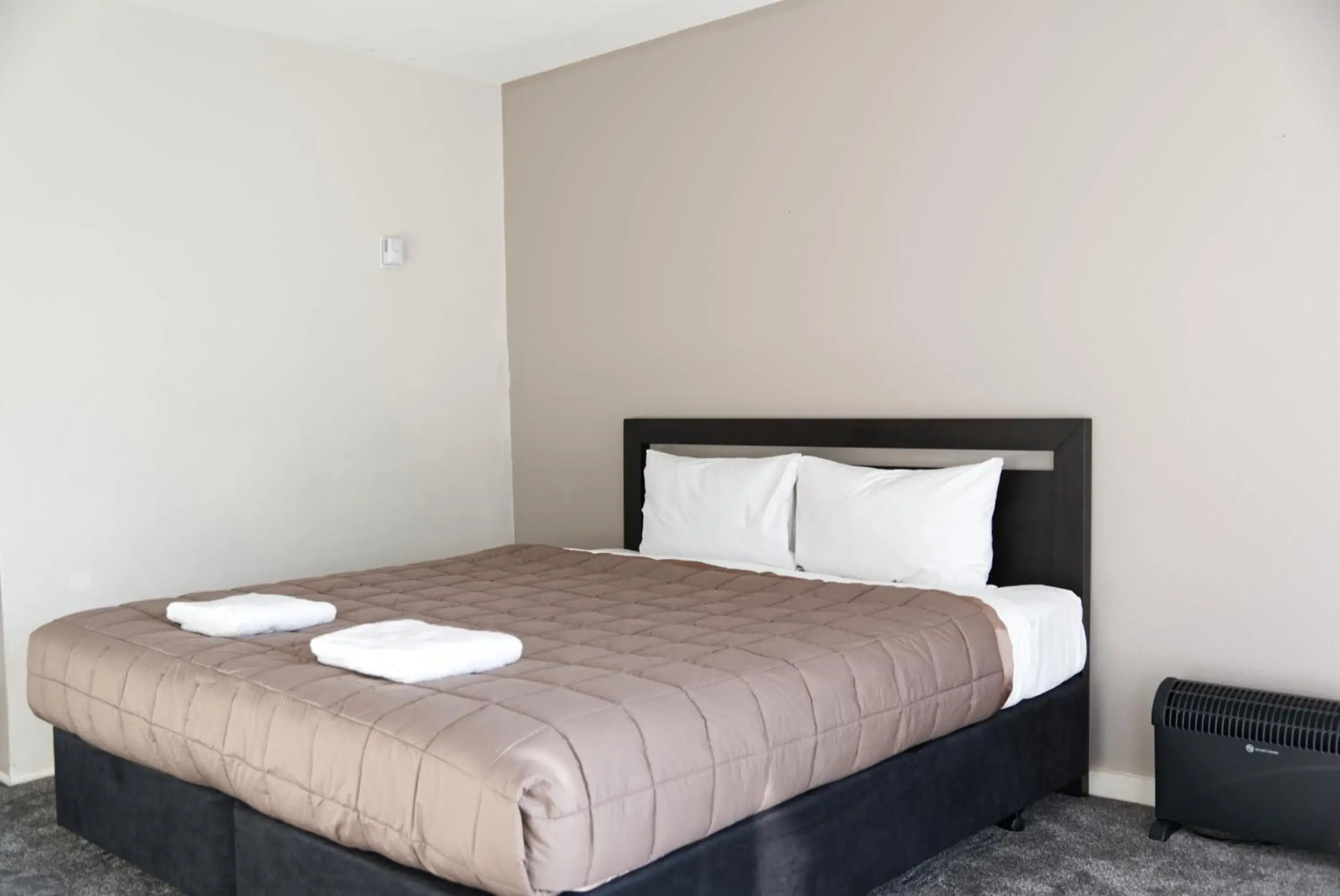 Queen Studio in Aotea Lodge Porirua Queen Studio in Aotea Lodge Porirua