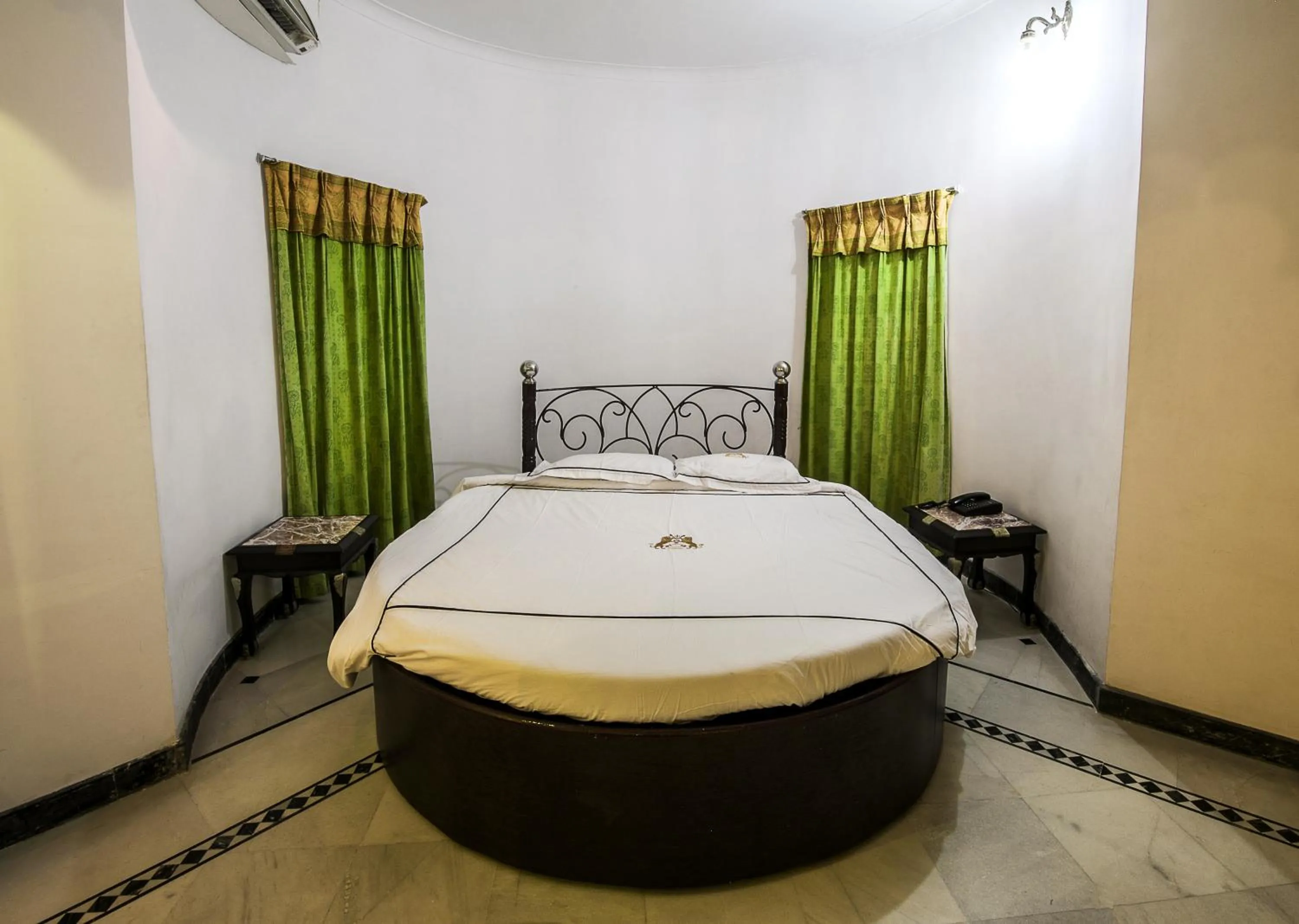 Photo of the whole room, Bed in Shahpura Kumbhal Villas