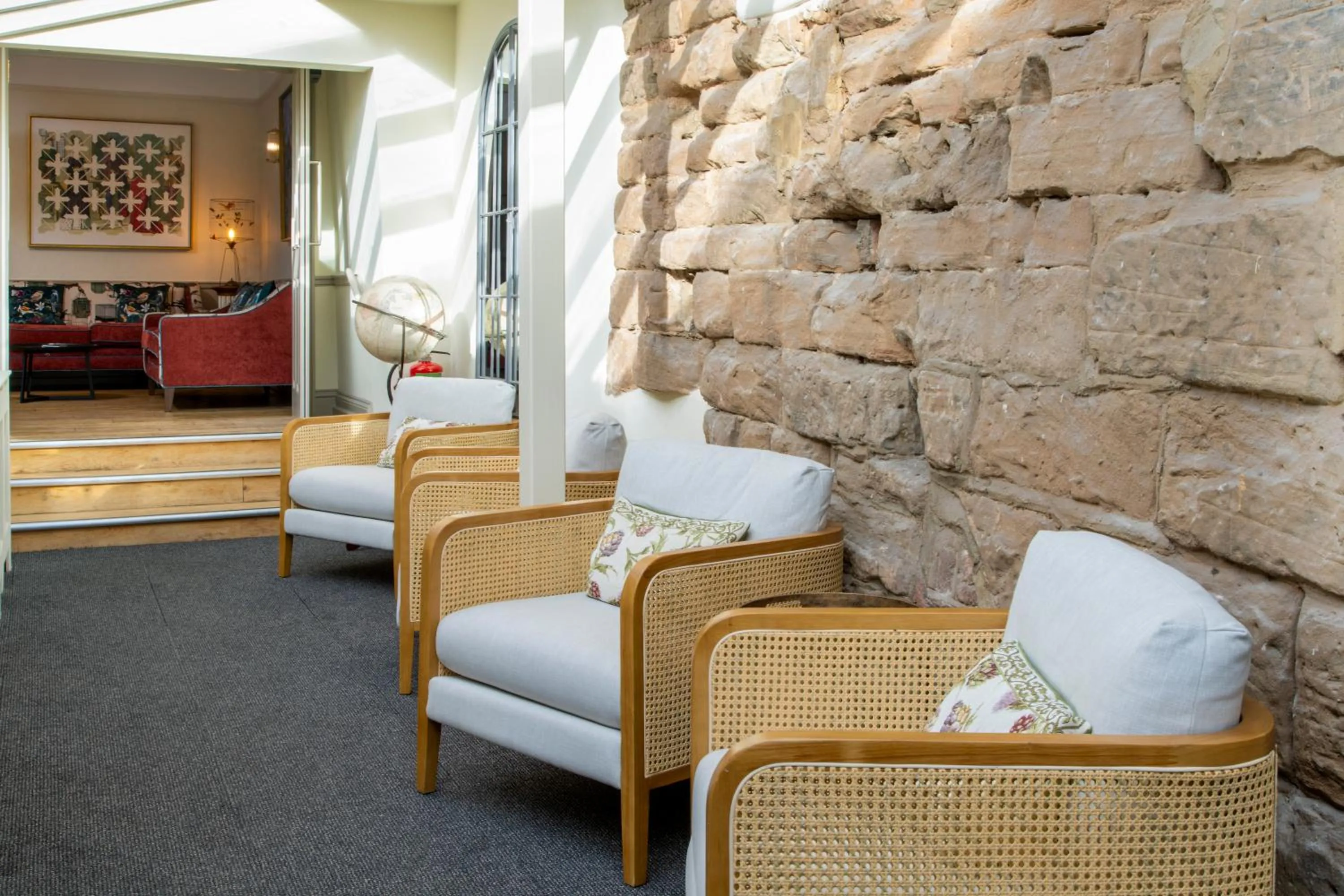 Lounge or bar in The Warwick Arms Hotel - The Coaching Inn Group