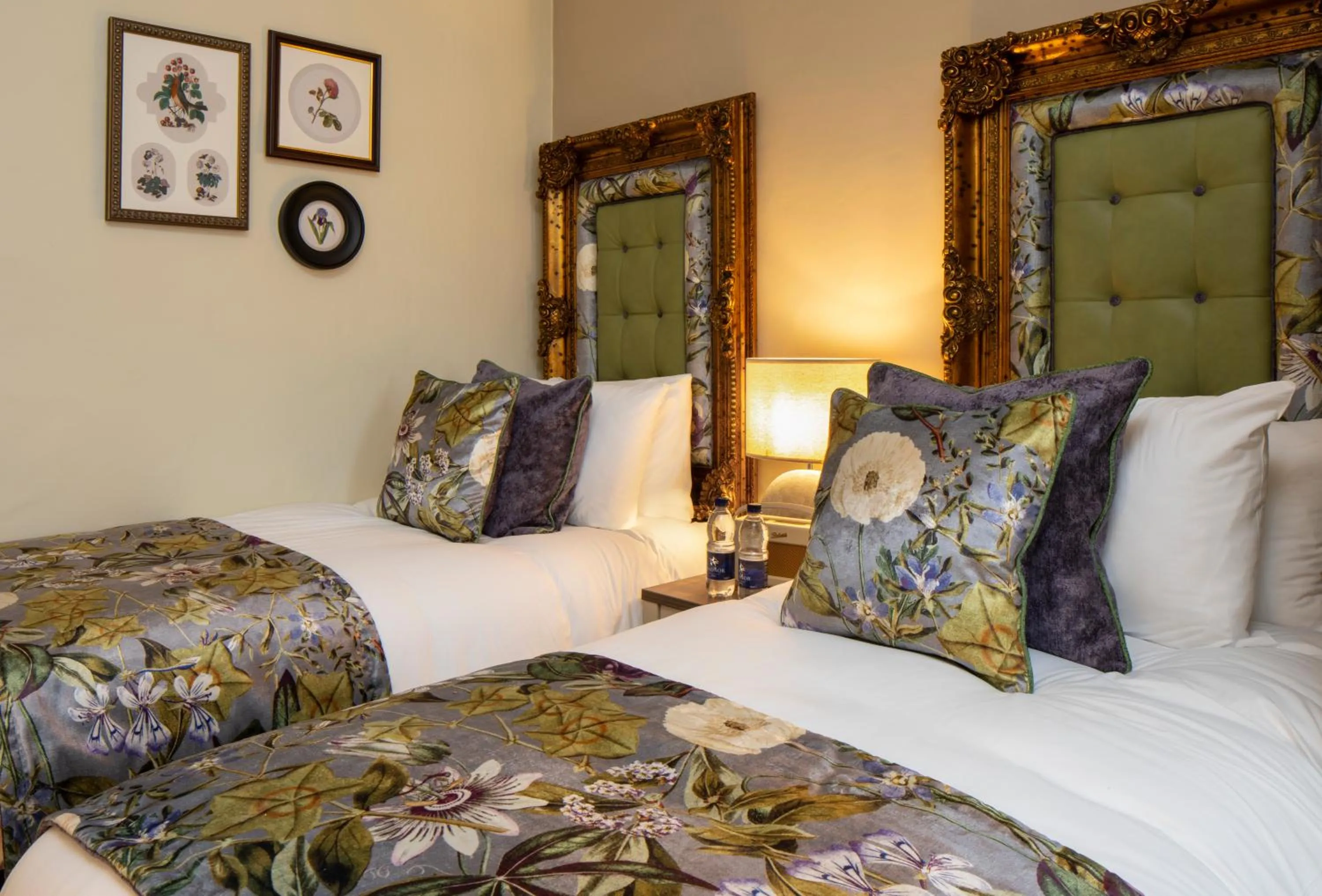Bedroom, Bed in The Warwick Arms Hotel - The Coaching Inn Group