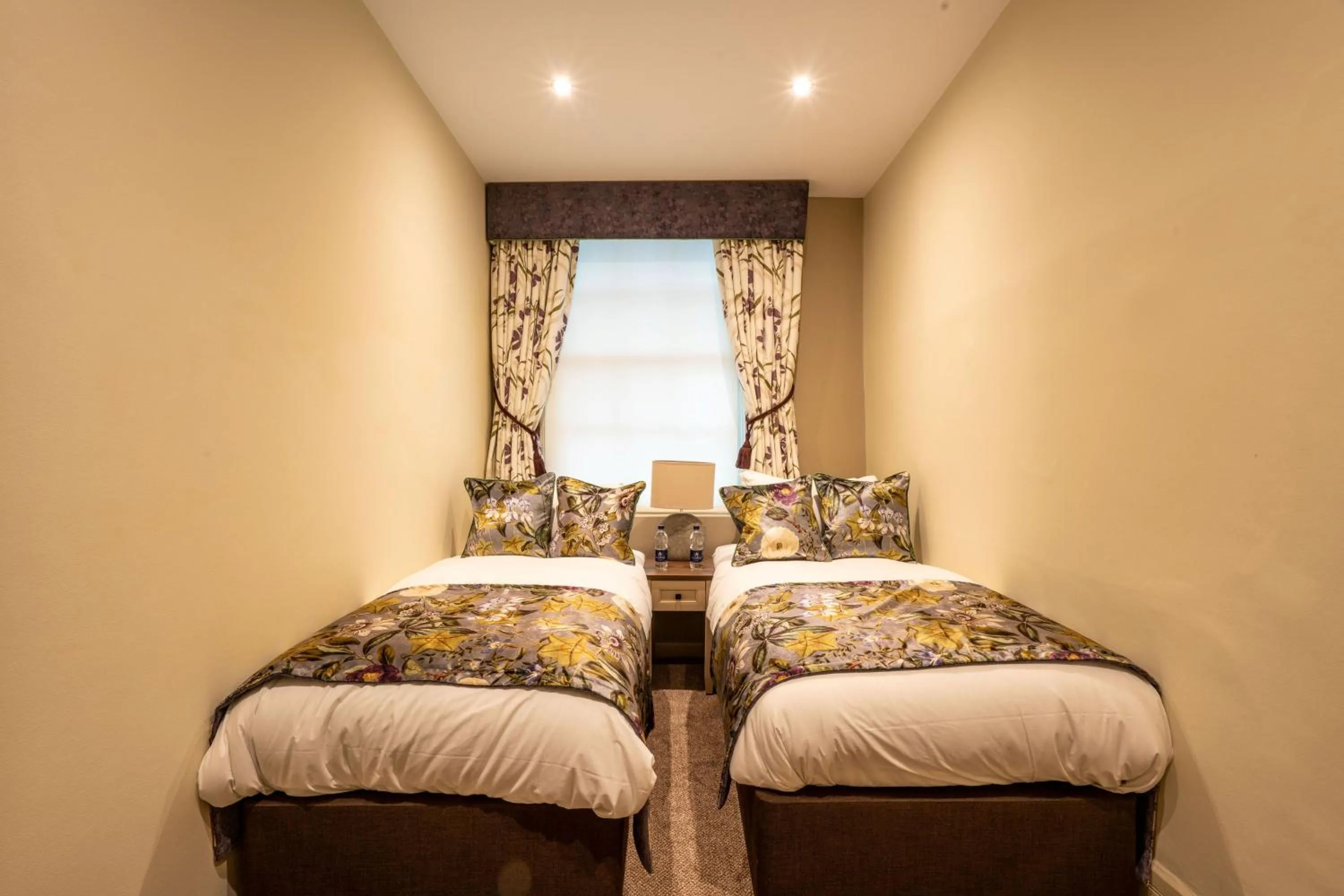 Bed in The Warwick Arms Hotel - The Coaching Inn Group