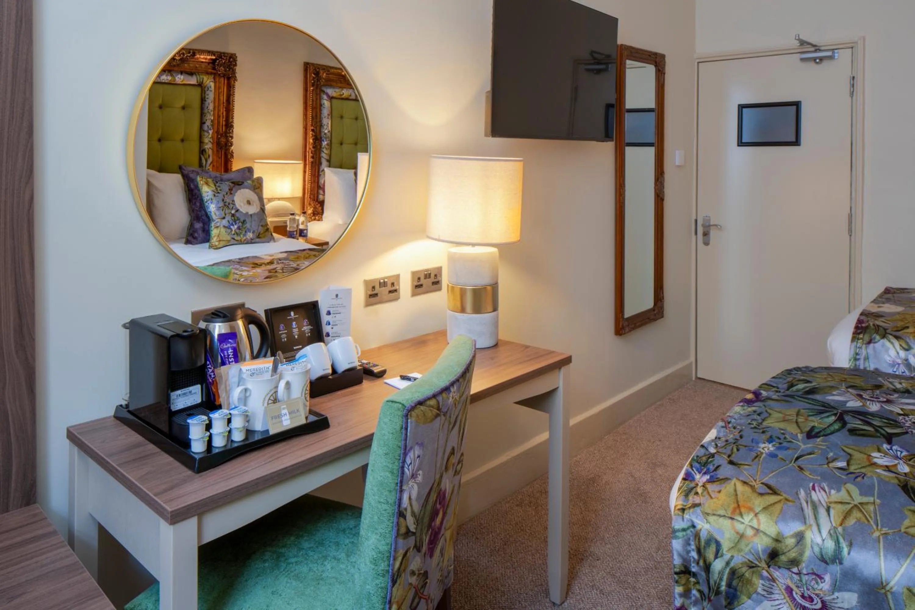 Bedroom, Bed in The Warwick Arms Hotel - The Coaching Inn Group