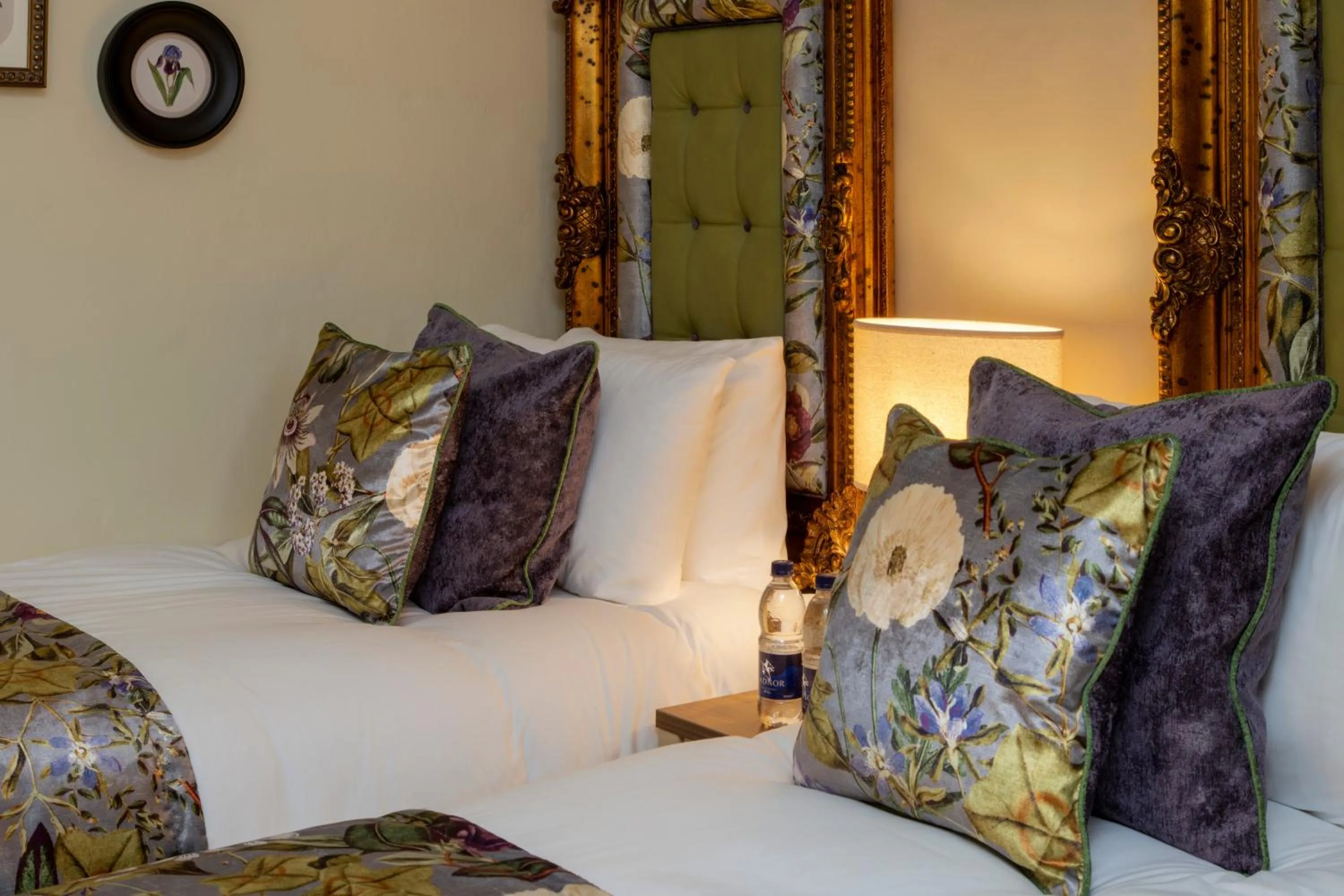 Bedroom, Bed in The Warwick Arms Hotel - The Coaching Inn Group