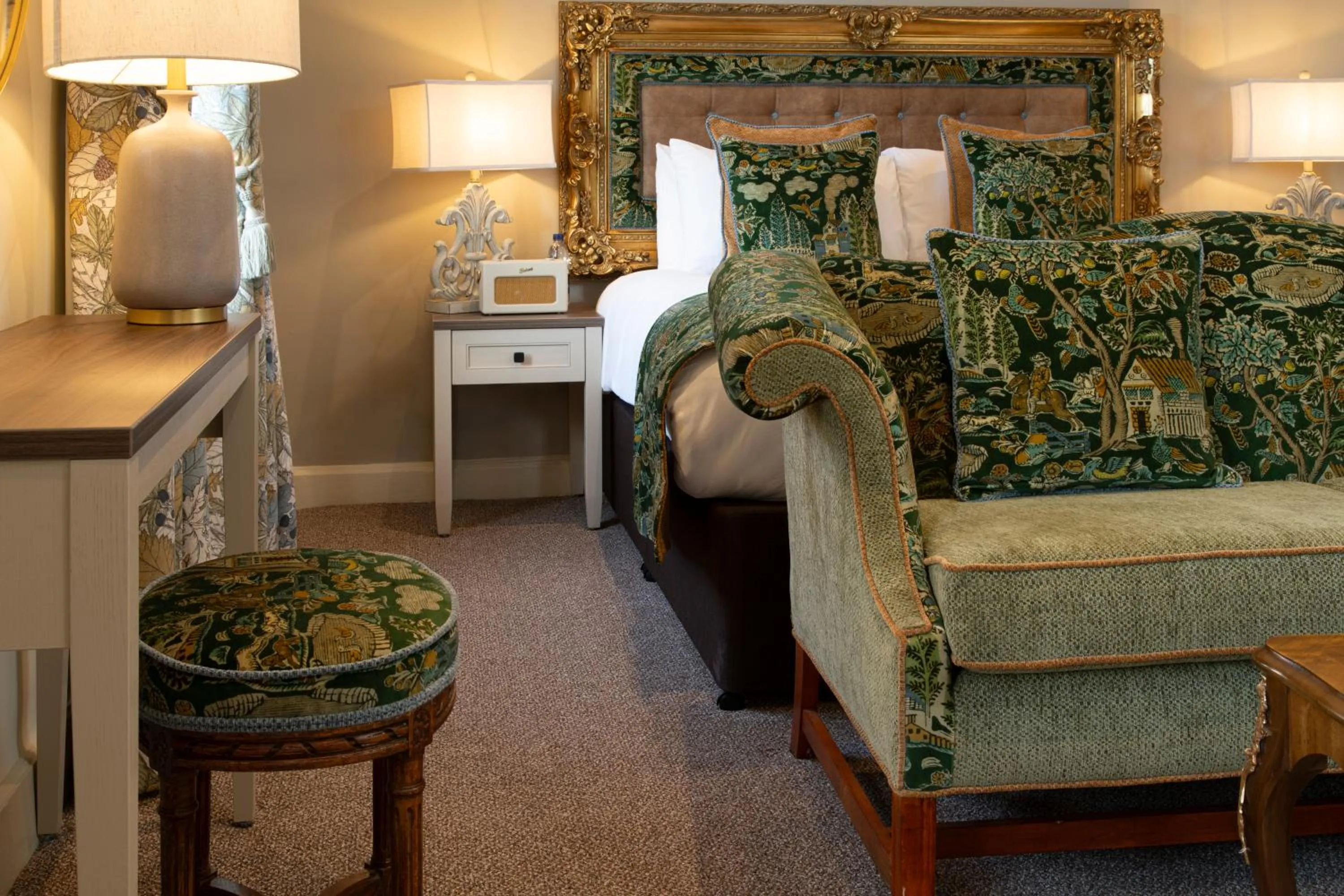 Bedroom, Bed in The Warwick Arms Hotel - The Coaching Inn Group