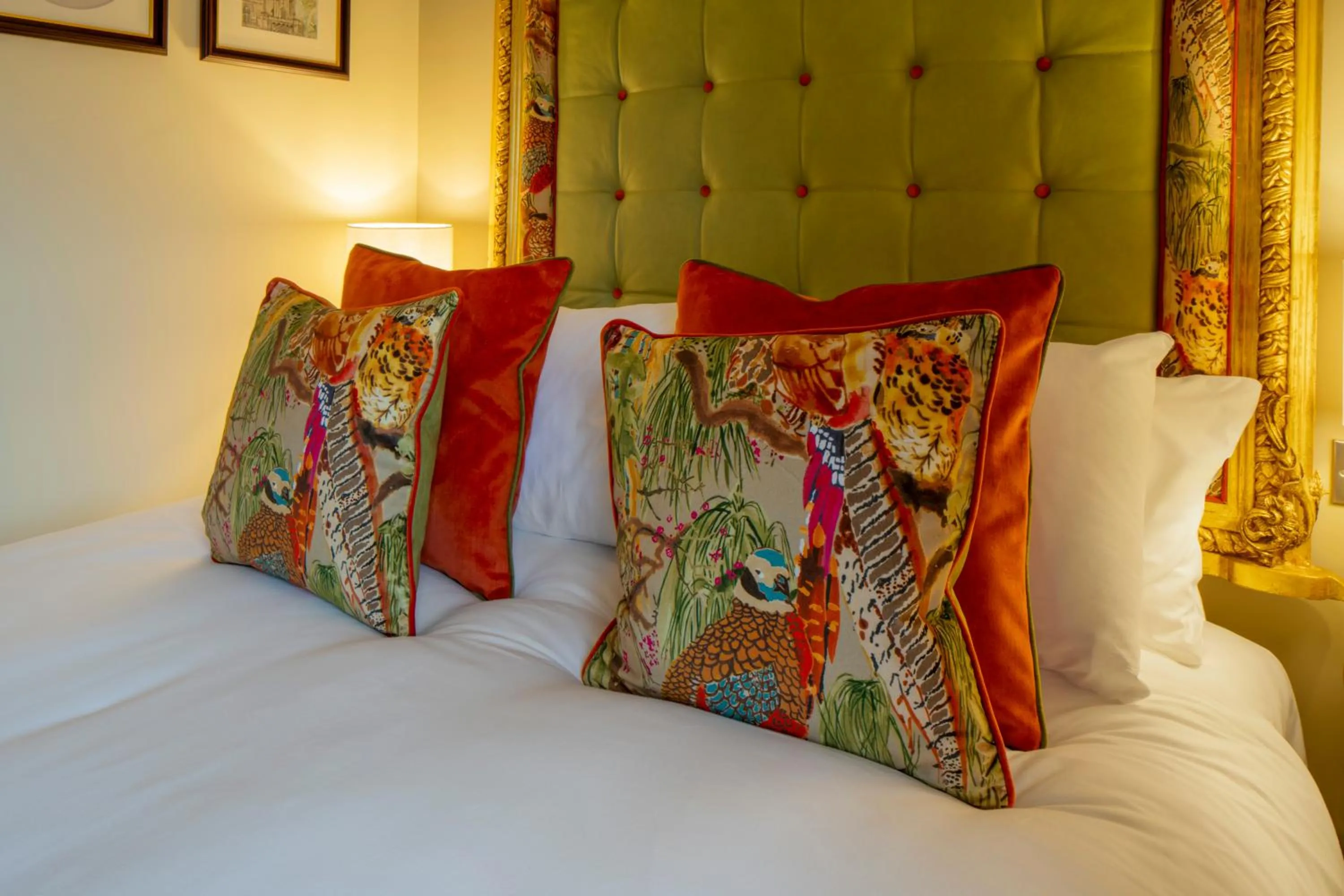 Bed in The Warwick Arms Hotel - The Coaching Inn Group