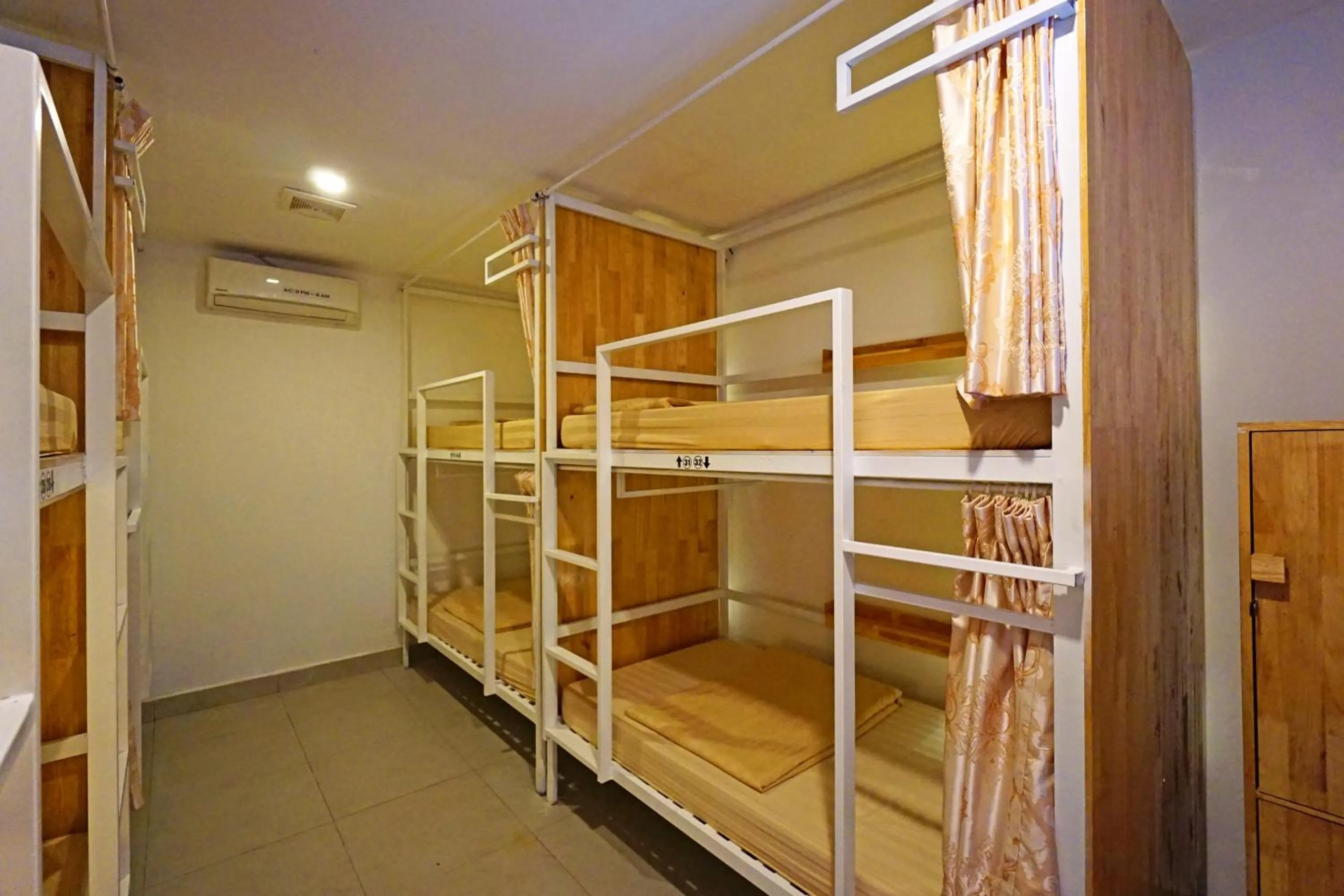 bunk bed, Bed in Onederz Koh Rong Sanloem