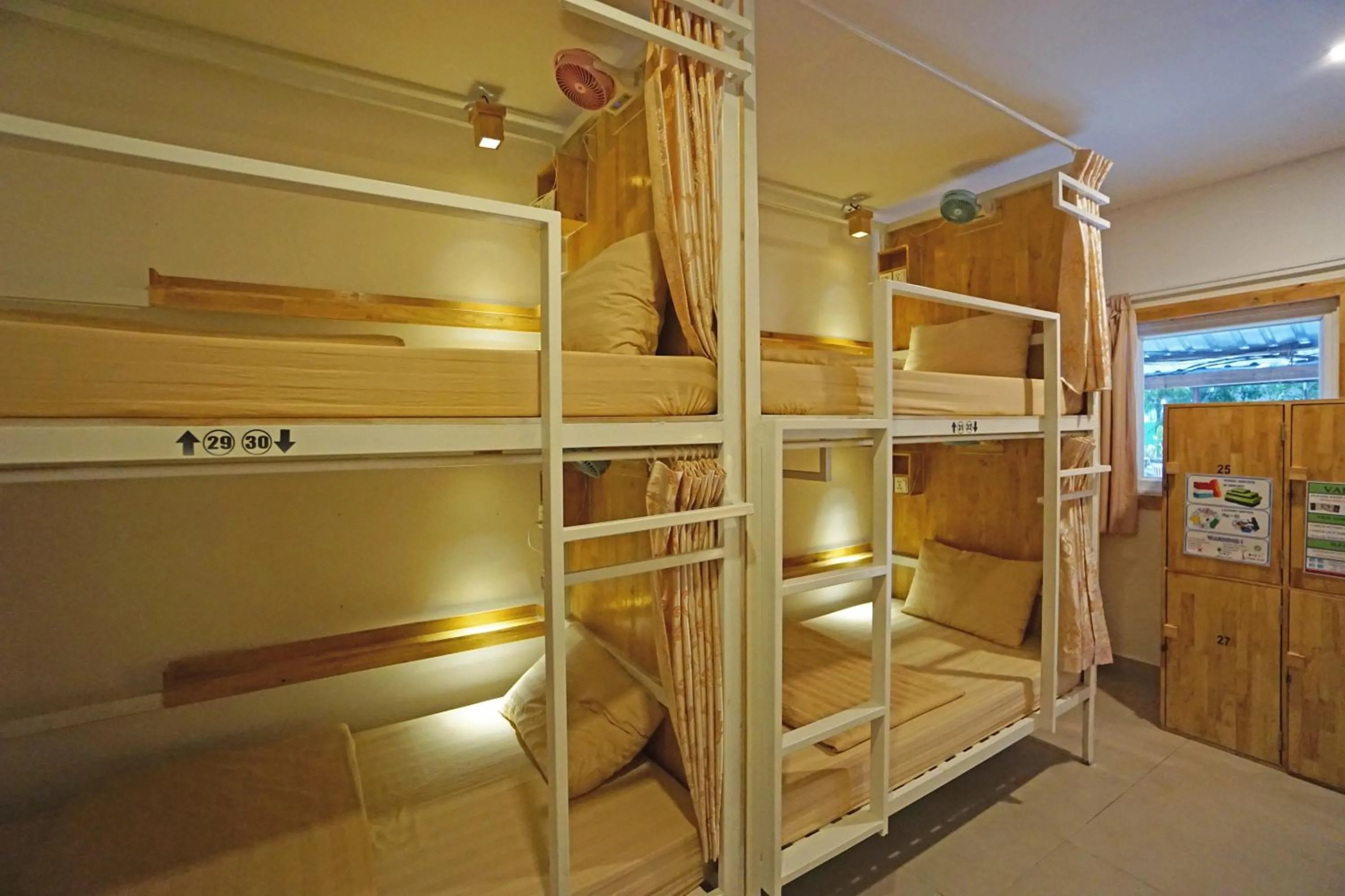 bunk bed, Bed in Onederz Koh Rong Sanloem