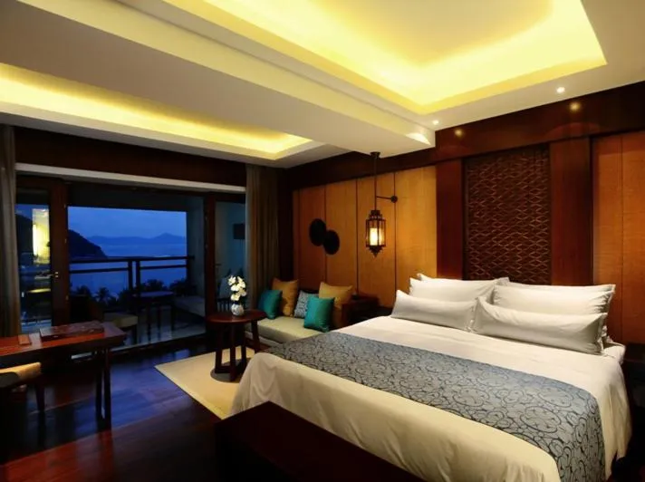 Bed in Sanya LUHUITOU Resort & Spa