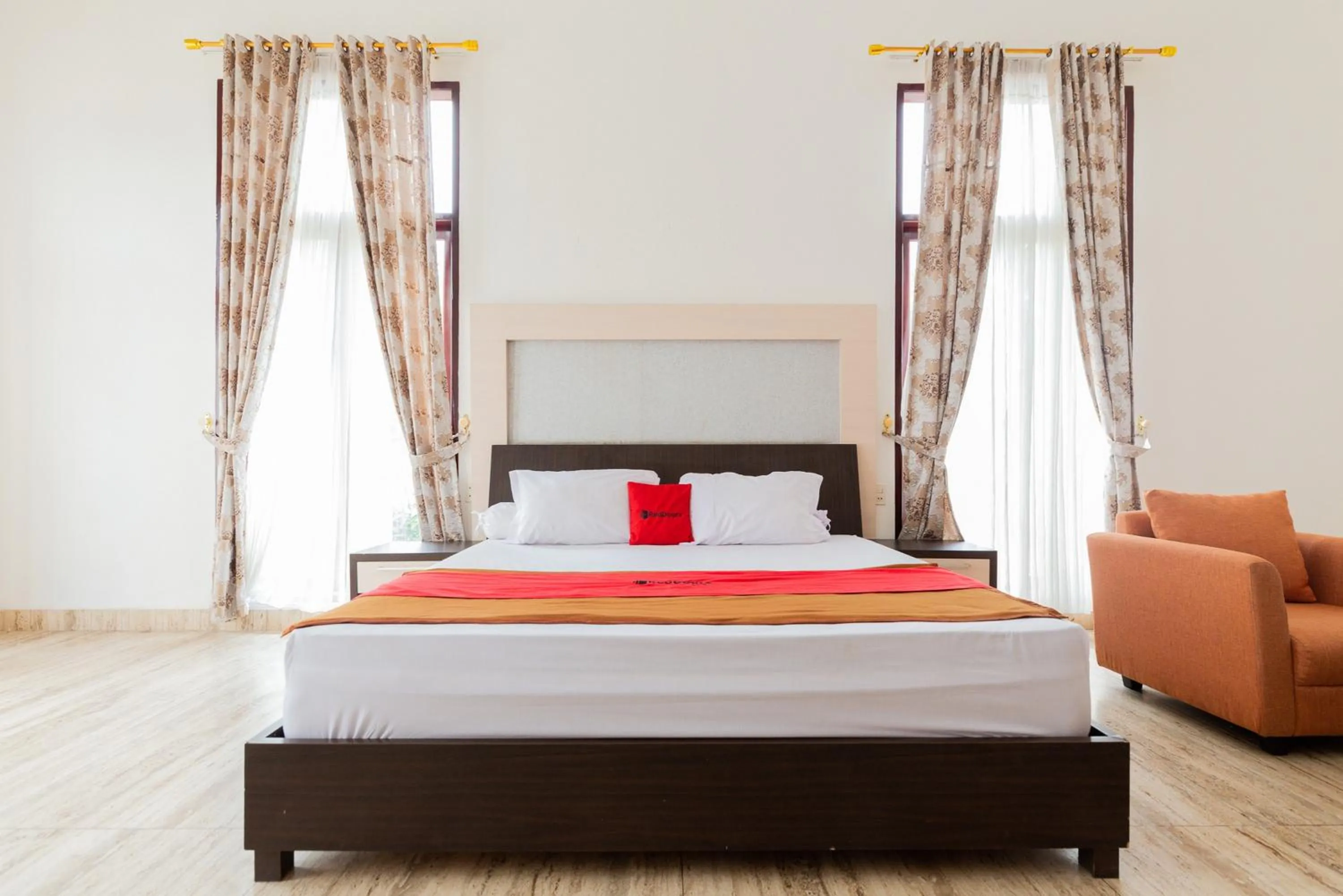Bedroom, Bed in RedDoorz Premium near Stasiun Lenteng Agung