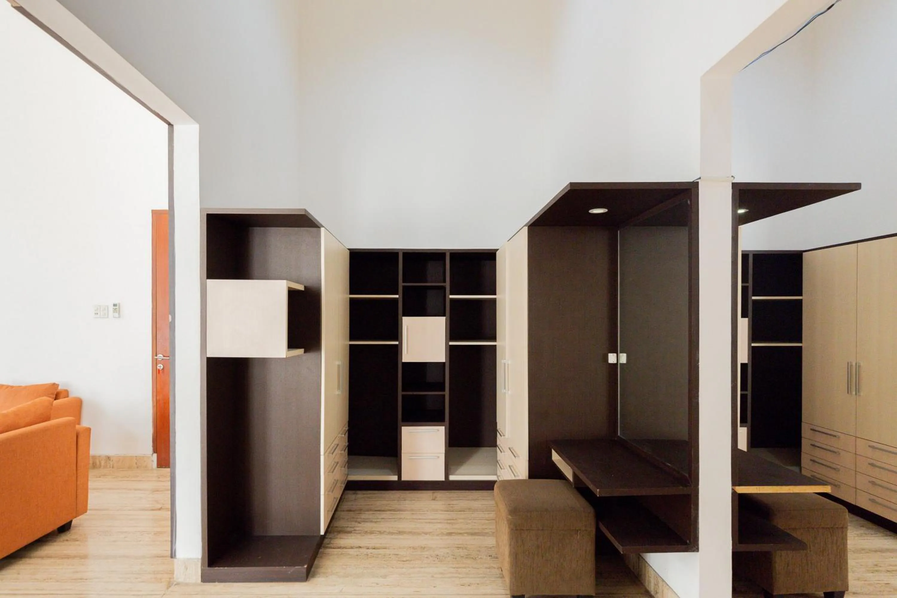 wardrobe, Bed in RedDoorz Premium near Stasiun Lenteng Agung