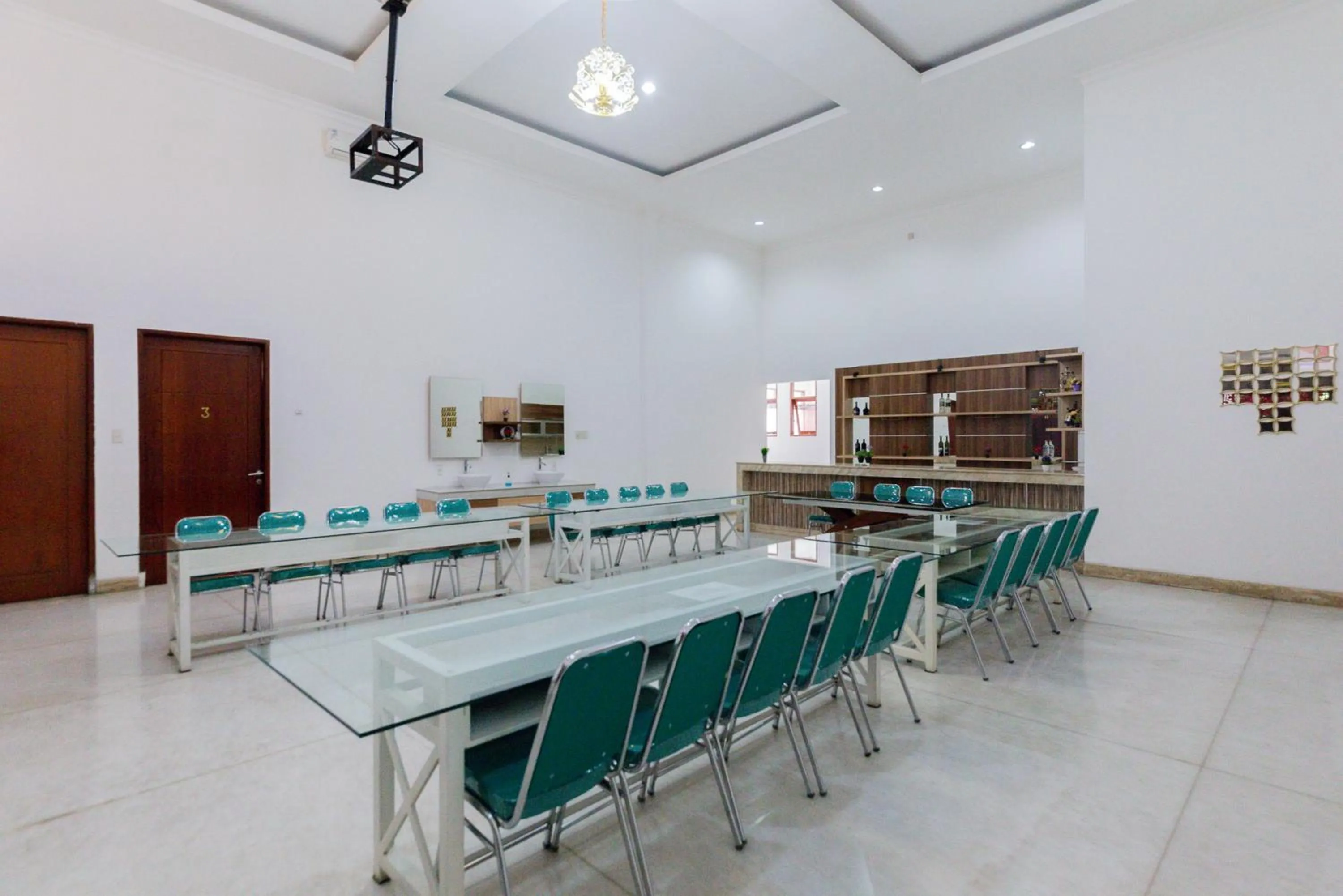 Meeting/conference room in RedDoorz Premium near Stasiun Lenteng Agung