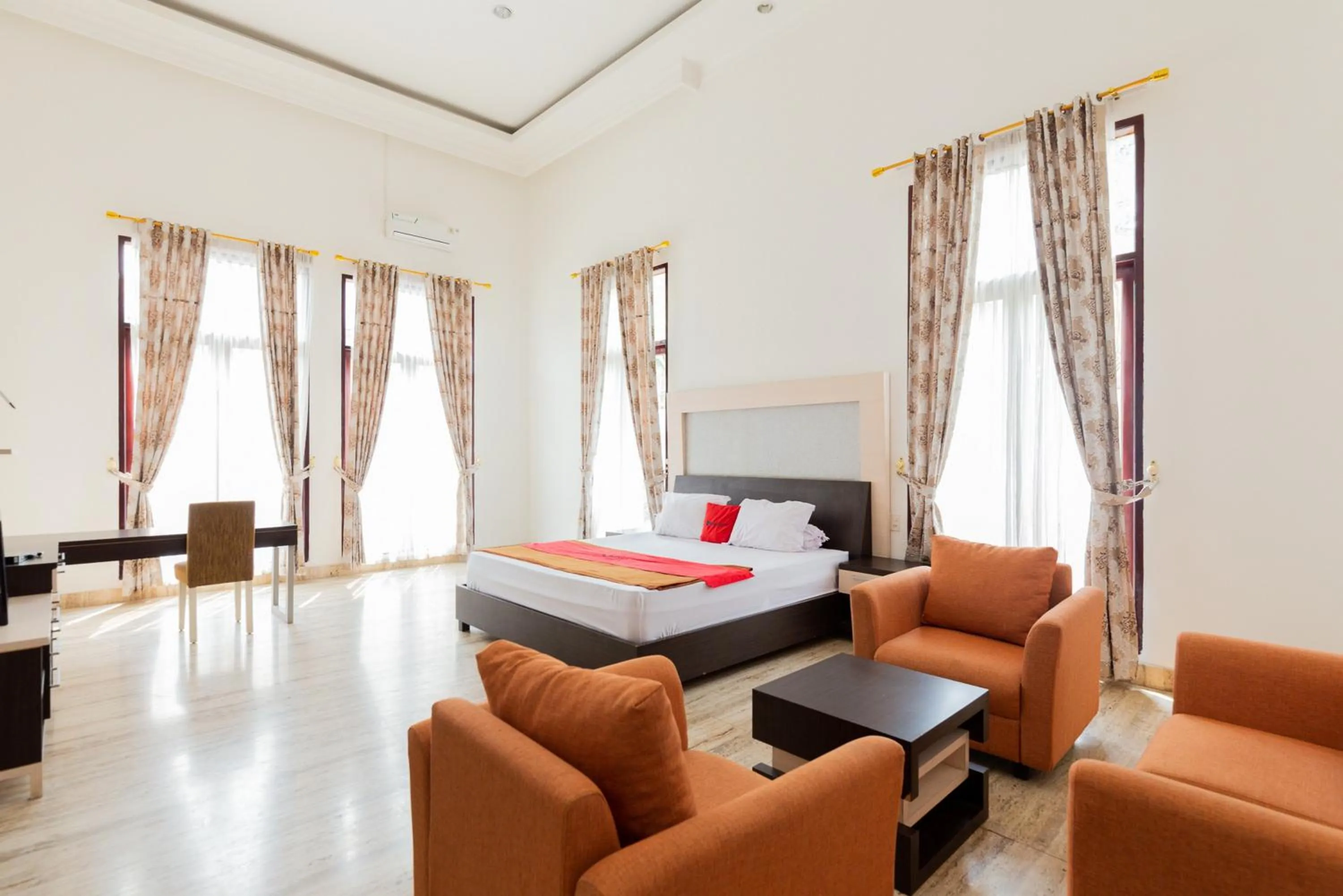 Bedroom, Bed in RedDoorz Premium near Stasiun Lenteng Agung