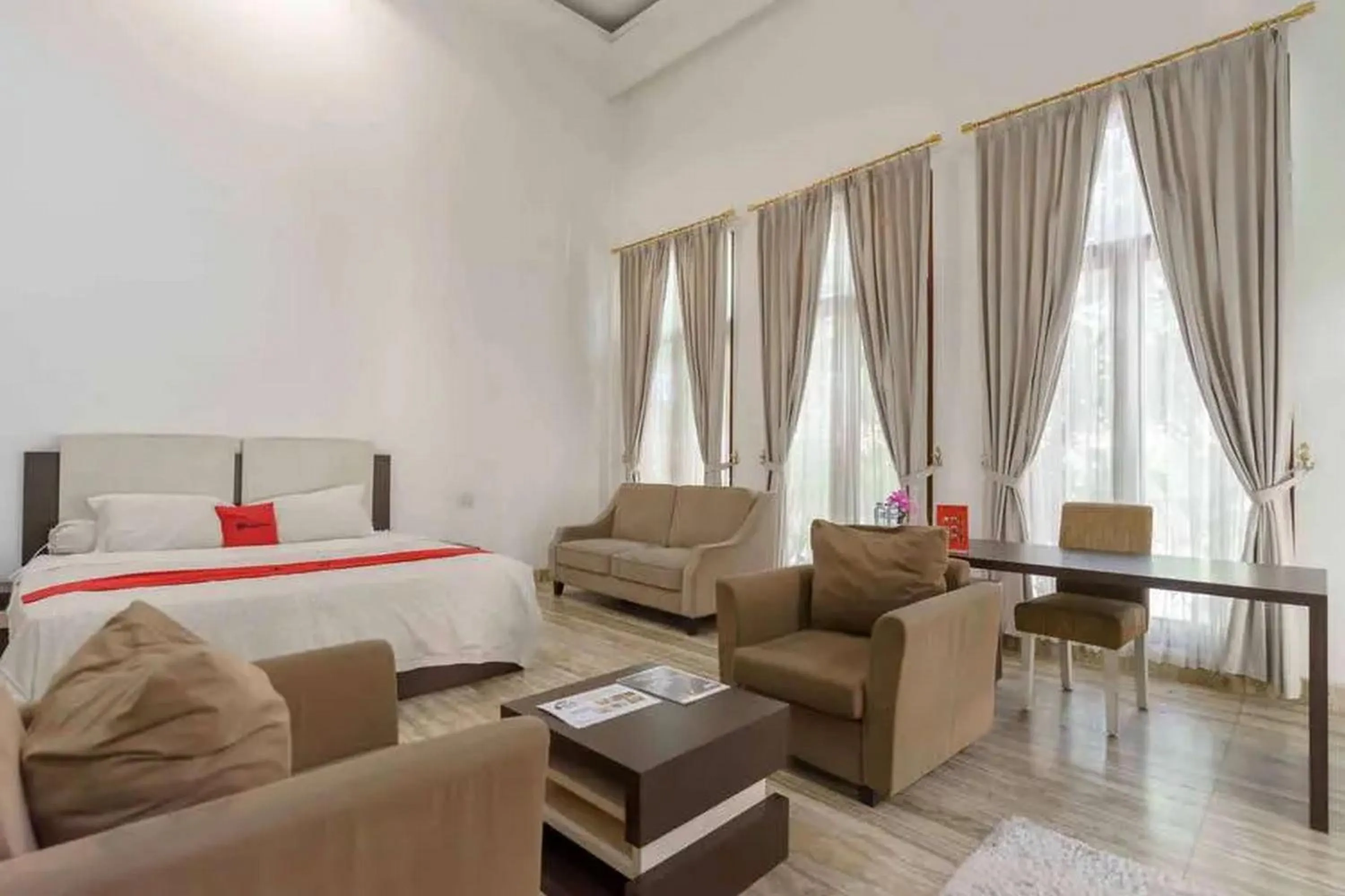 Bedroom in RedDoorz Premium near Stasiun Lenteng Agung